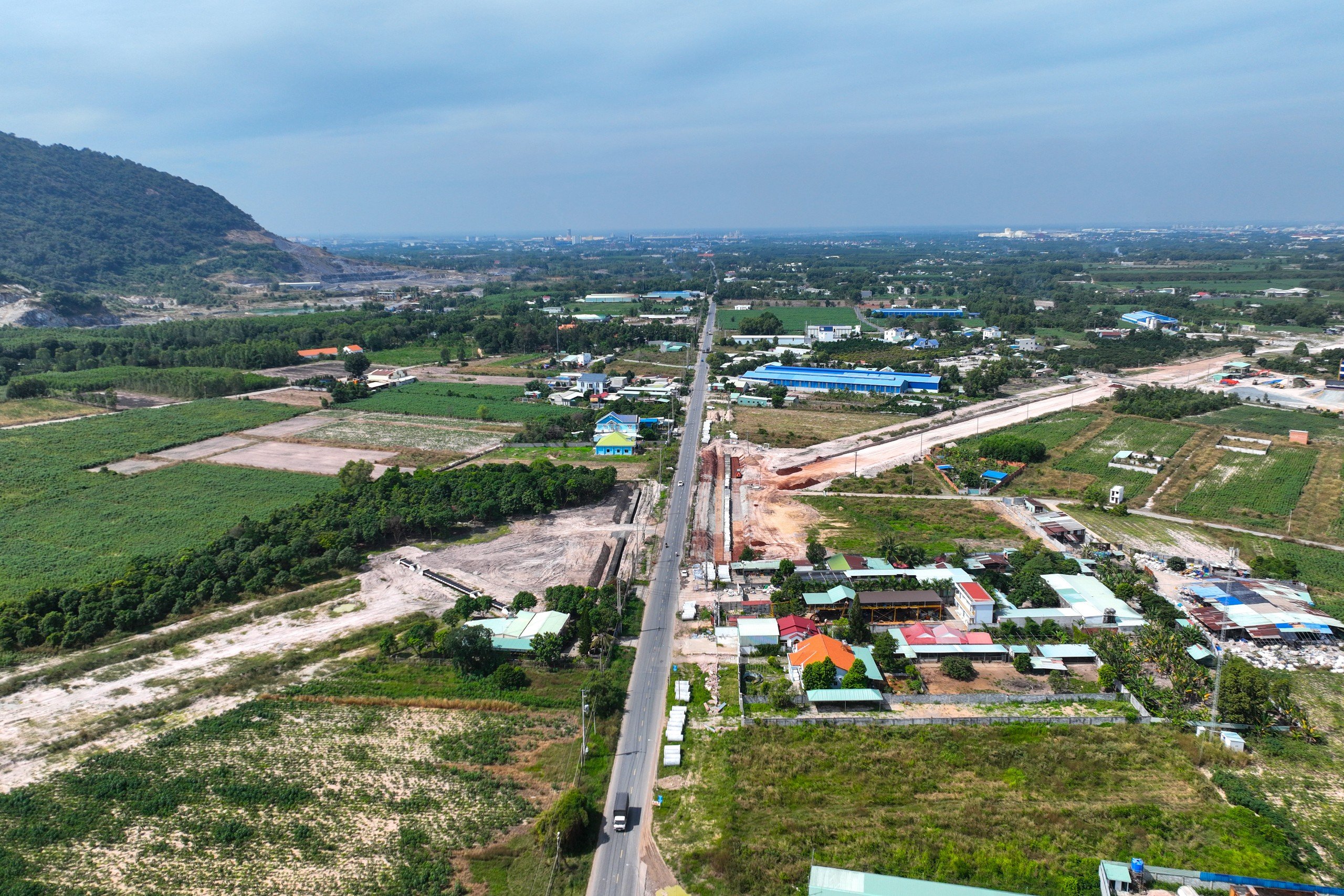 Đồng loạt đua tiến độ tr&ecirc;n c&ocirc;ng trường cao tốc Bi&ecirc;n H&ograve;a - Vũng T&agrave;u- Ảnh 3.