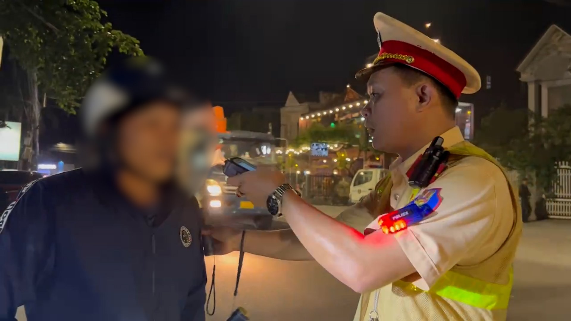 CSGT xử l&yacute; kh&ocirc;ng ng&agrave;y nghỉ, loạt "ma men" d&iacute;nh nồng độ cồn sau tiệc cuối năm- Ảnh 1.