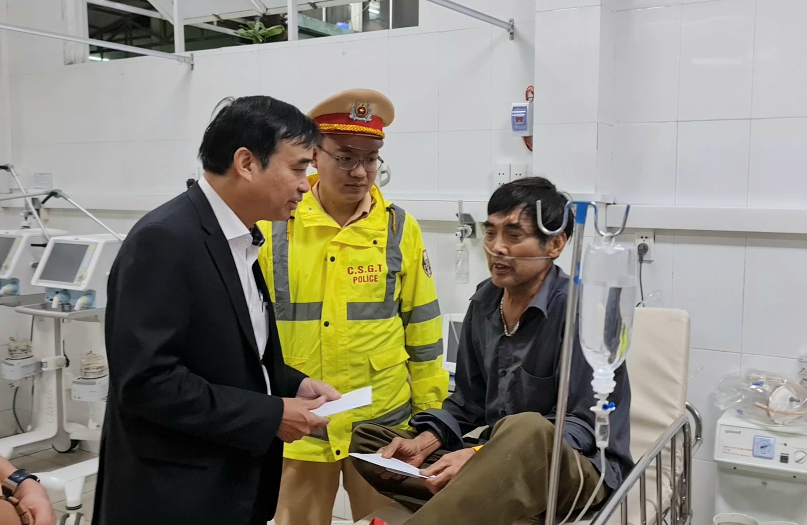 Danh t&iacute;nh nạn nh&acirc;n trong vụ xe kh&aacute;ch rơi xuống vực ở La Sơn - H&ograve;a Li&ecirc;n- Ảnh 1.