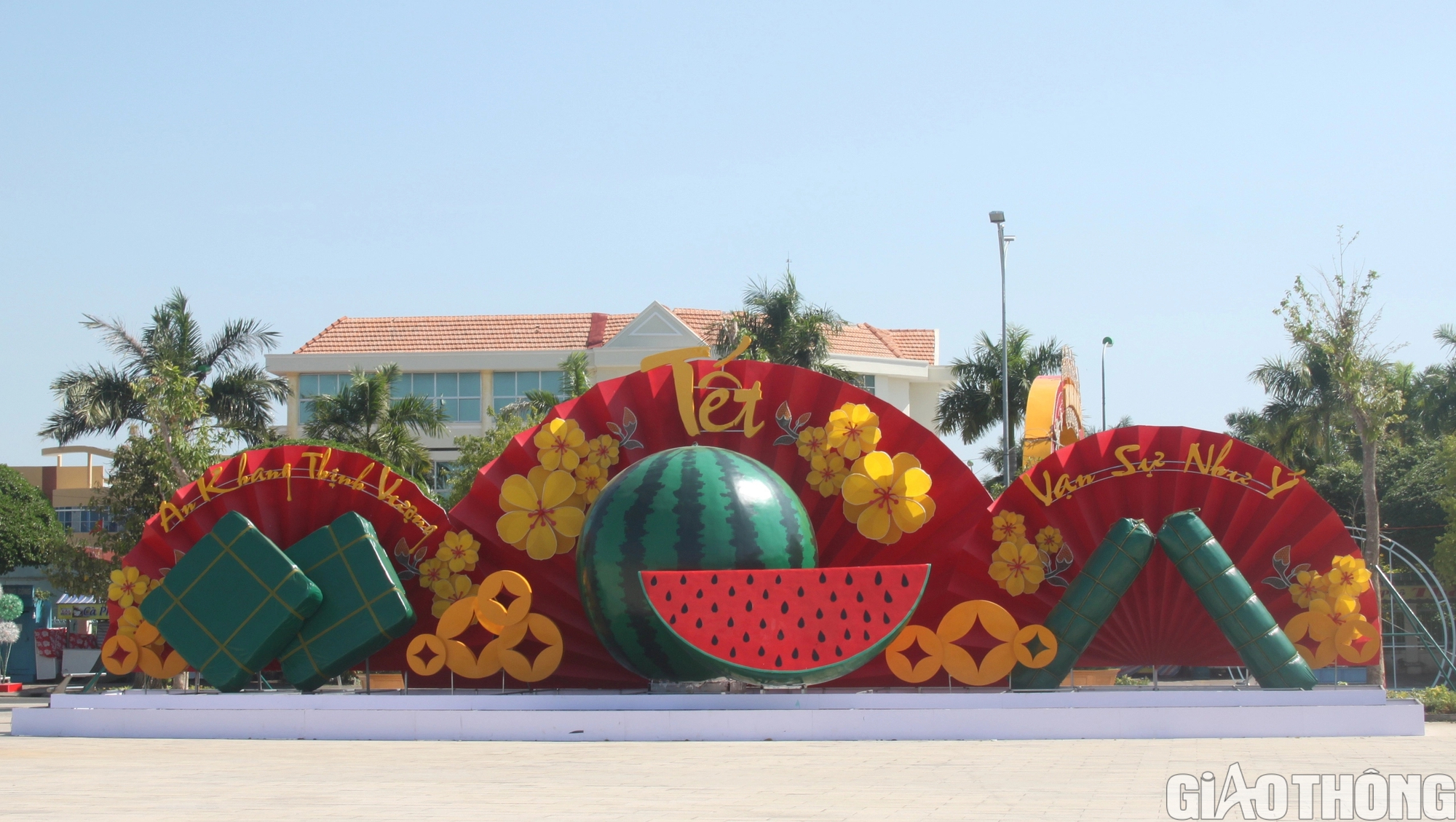 Bạc Liêu: Rộn ràng trang hoàng đường phố, trang trí tiểu cảnh linh vật rồng lạ mắt- Ảnh 4. Bạc Liêu: Rộn ràng trang hoàng đường phố, trang trí tiểu cảnh linh vật rồng lạ mắt- Ảnh 4.