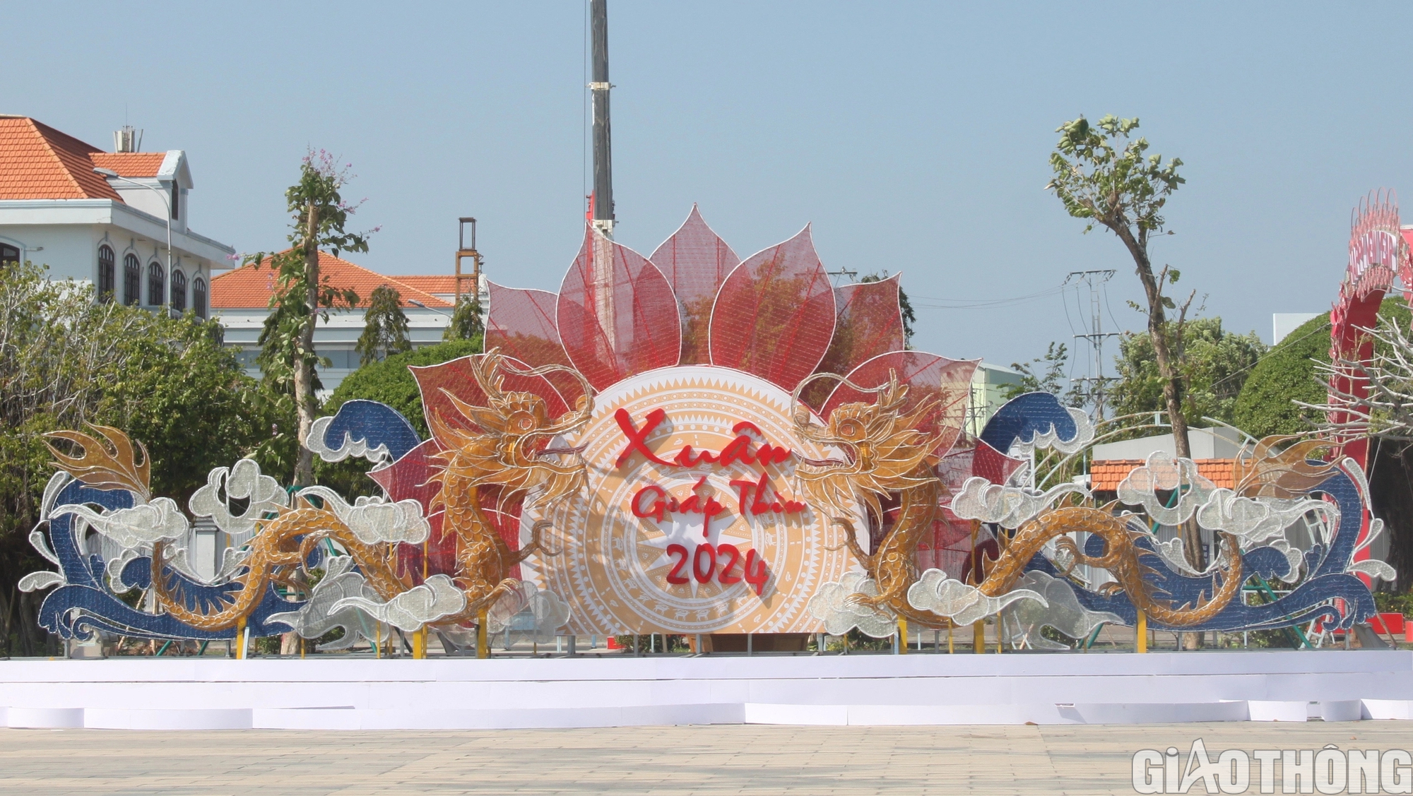 Bạc Liêu: Rộn ràng trang hoàng đường phố, trang trí tiểu cảnh linh vật rồng lạ mắt- Ảnh 5. Bạc Liêu: Rộn ràng trang hoàng đường phố, trang trí tiểu cảnh linh vật rồng lạ mắt- Ảnh 5.