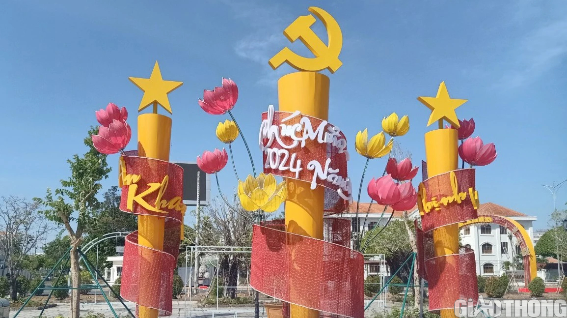 Bạc Liêu: Rộn ràng trang hoàng đường phố, trang trí tiểu cảnh linh vật rồng lạ mắt- Ảnh 6. Bạc Liêu: Rộn ràng trang hoàng đường phố, trang trí tiểu cảnh linh vật rồng lạ mắt- Ảnh 6.