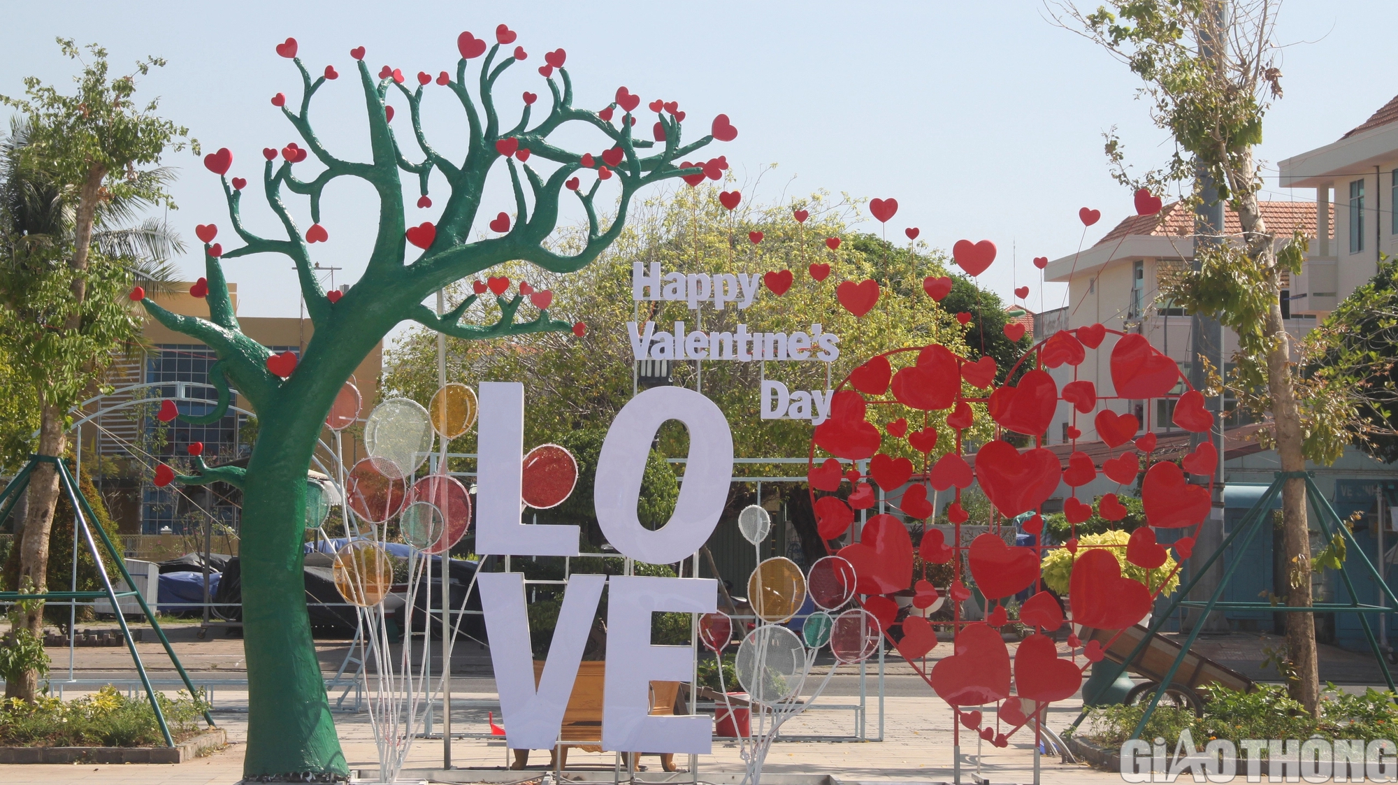 Bạc Liêu: Rộn ràng trang hoàng đường phố, trang trí tiểu cảnh linh vật rồng lạ mắt- Ảnh 7. Bạc Liêu: Rộn ràng trang hoàng đường phố, trang trí tiểu cảnh linh vật rồng lạ mắt- Ảnh 7.