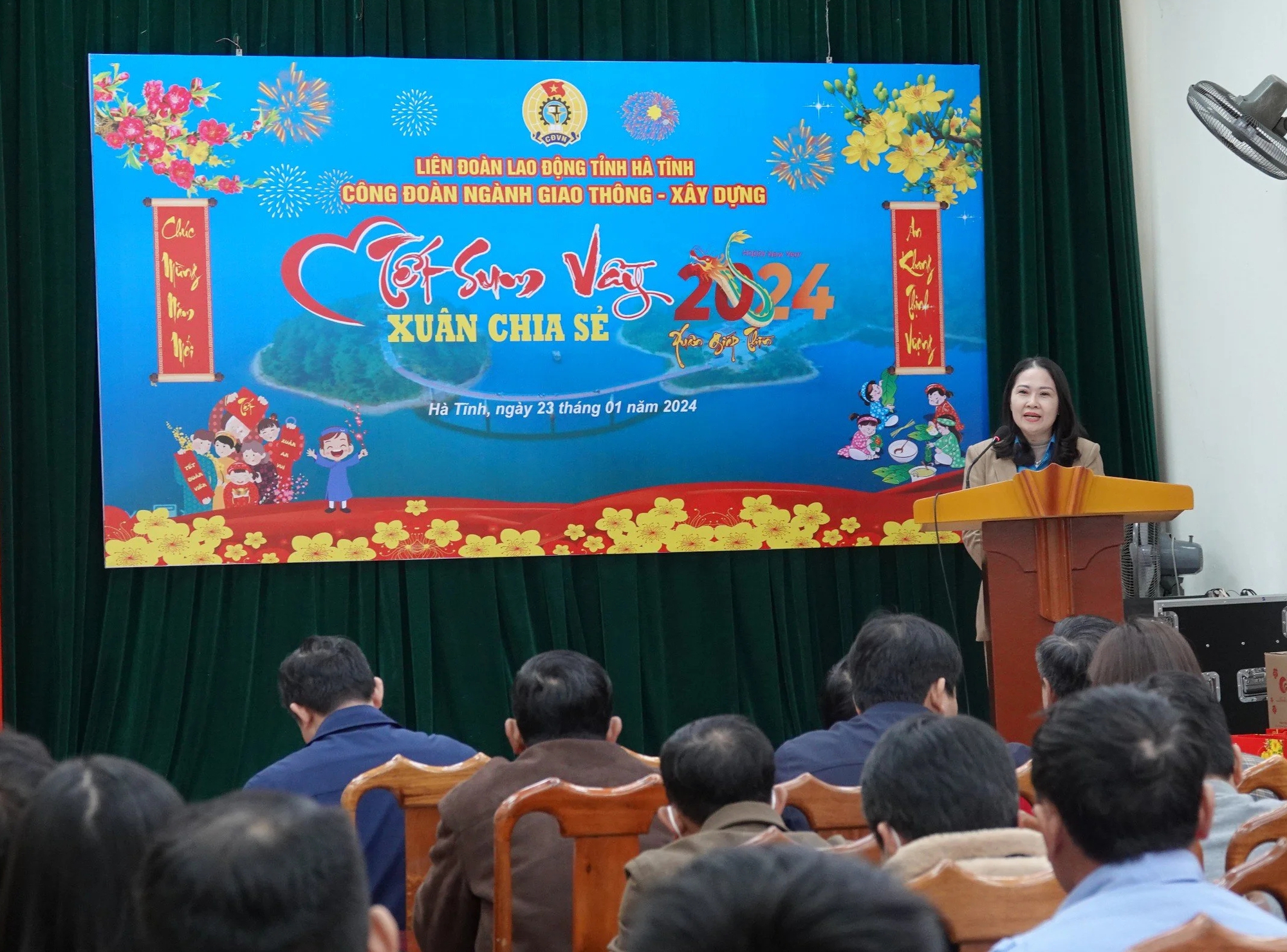 C&ocirc;ng đo&agrave;n ng&agrave;nh Giao th&ocirc;ng - X&acirc;y dựng H&agrave; Tĩnh tặng 134 suất qu&agrave; Tết cho đo&agrave;n vi&ecirc;n kh&oacute; khăn- Ảnh 1.