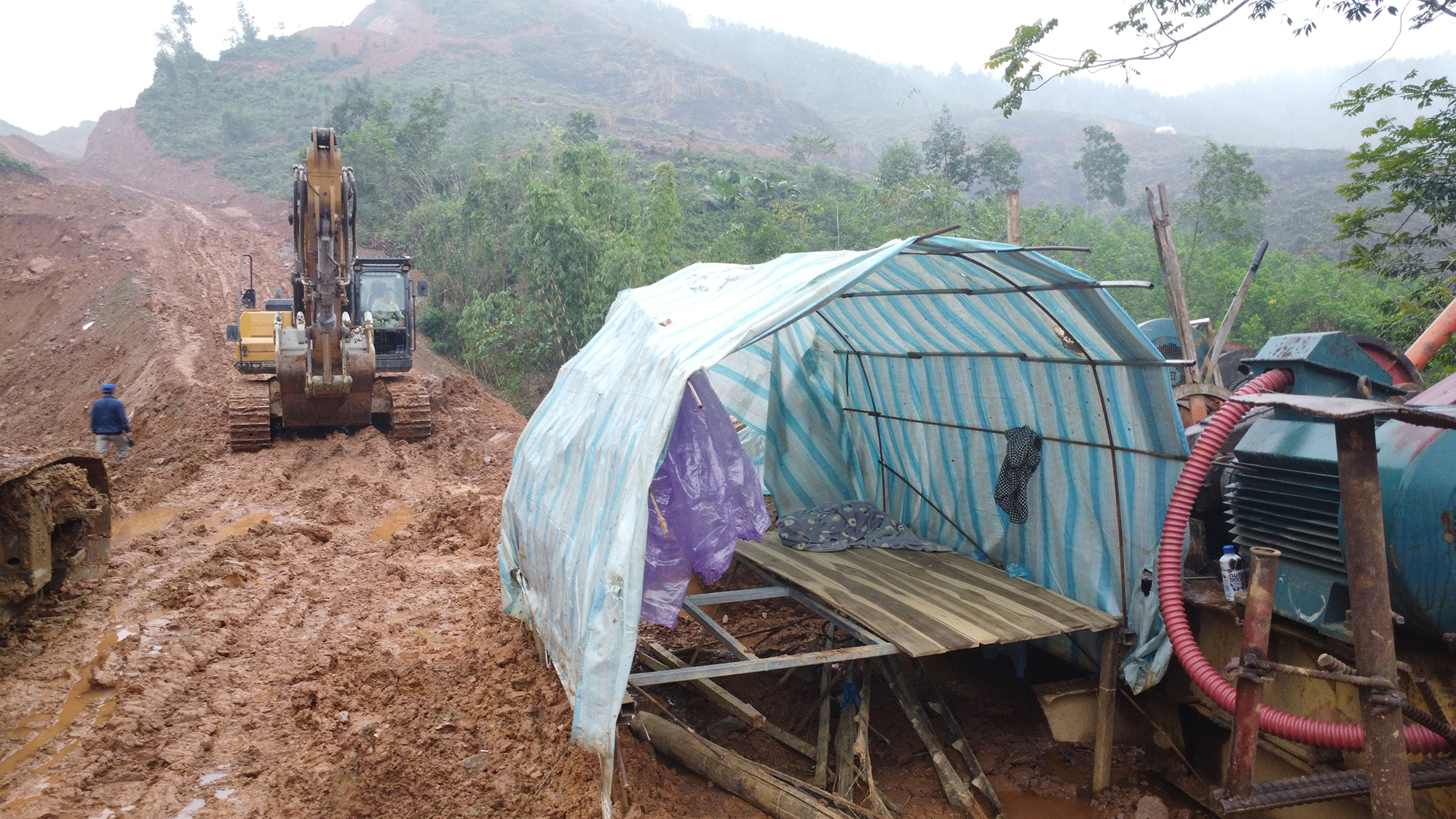 Ăn n&uacute;i, ngủ rừng l&agrave;m cao tốc ngh&igrave;n tỷ miền sơn cước- Ảnh 2.