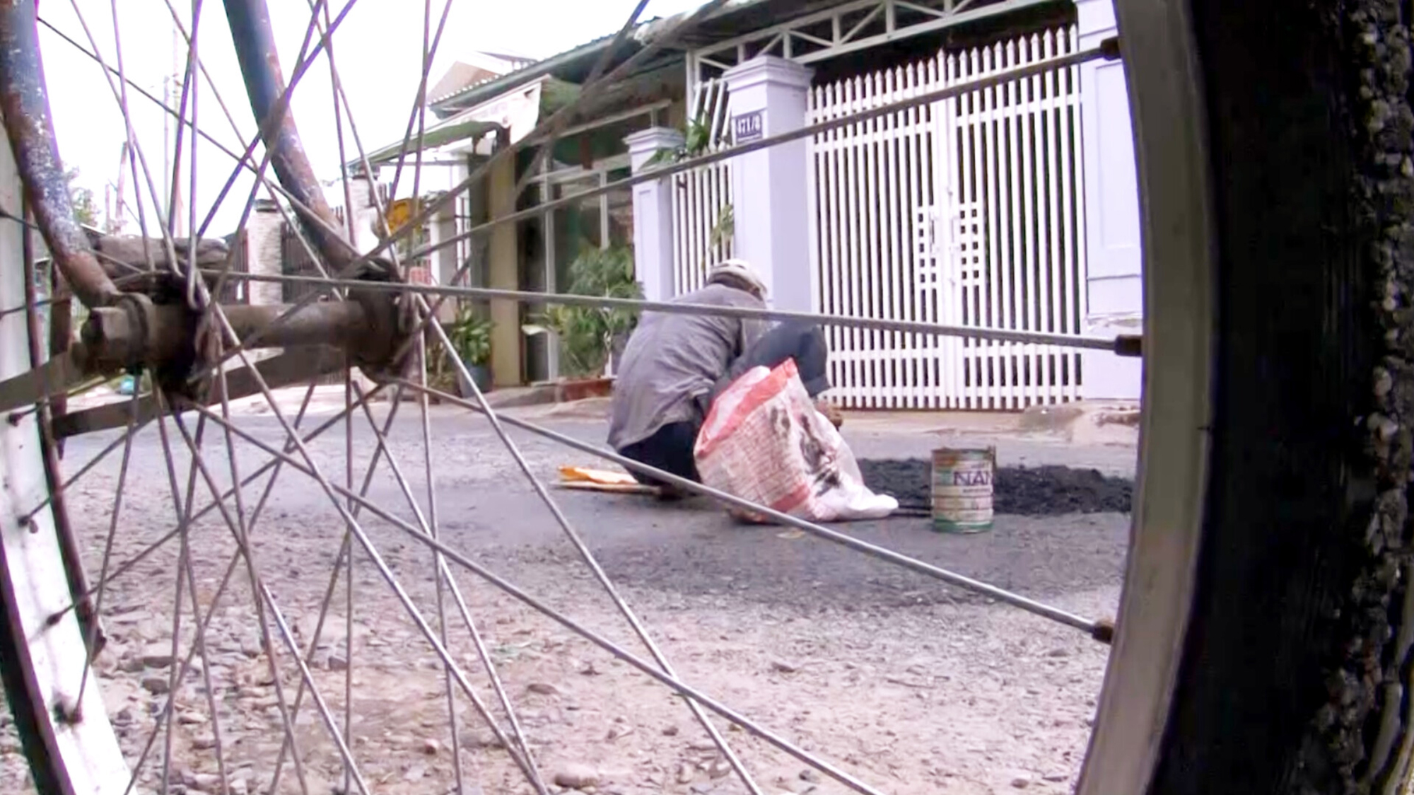 L&atilde;o n&ocirc;ng 81 tuổi ng&agrave;y ng&agrave;y cần mẫn v&aacute; đường- Ảnh 2.