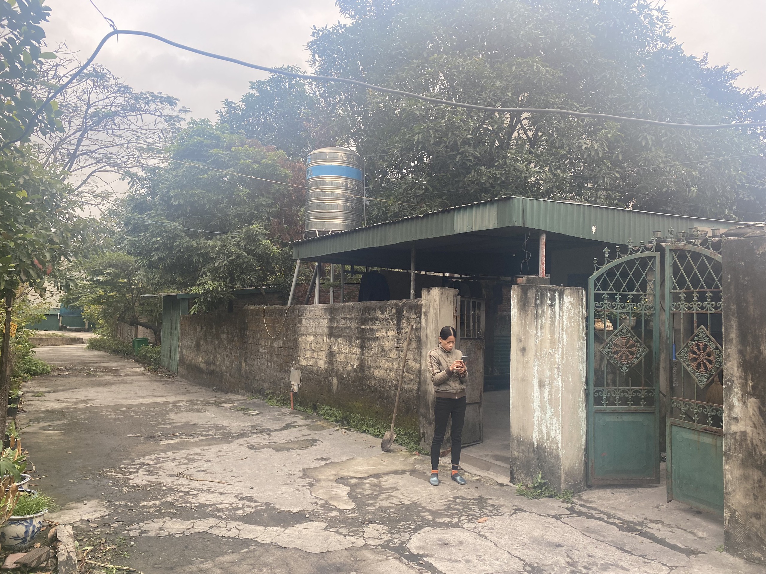 Chồng mất v&igrave; tai nạn, nữ c&ocirc;ng nh&acirc;n gồng g&aacute;nh nu&ocirc;i 2 con thơ- Ảnh 3.