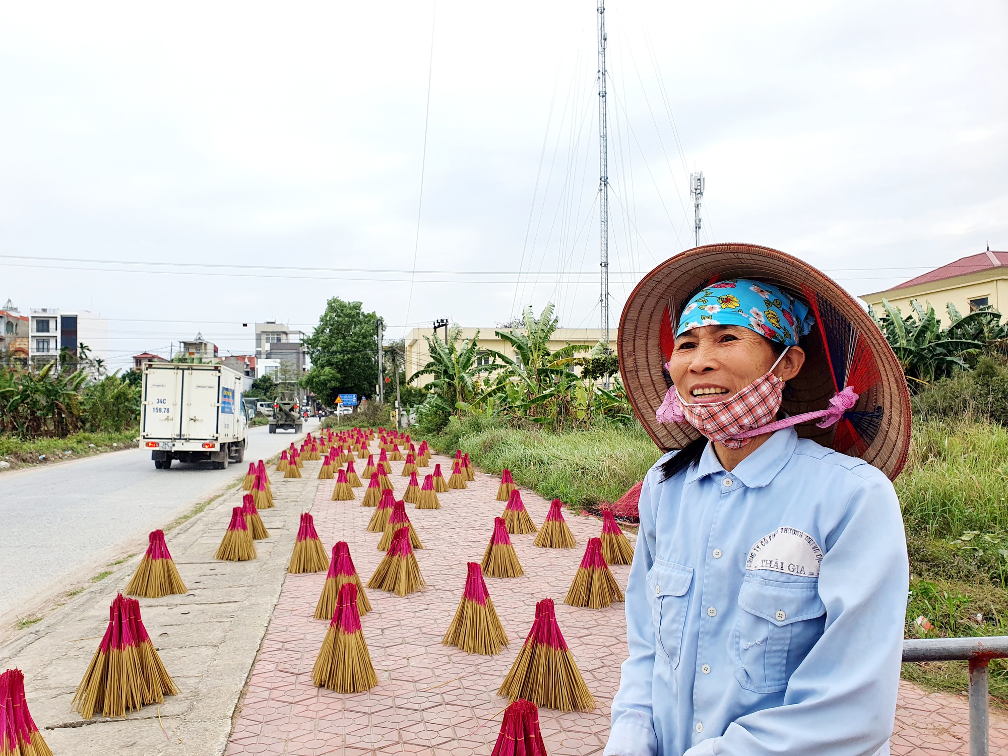 Vựa hương trăm tuổi tất bật ng&agrave;y cận Tết- Ảnh 7.