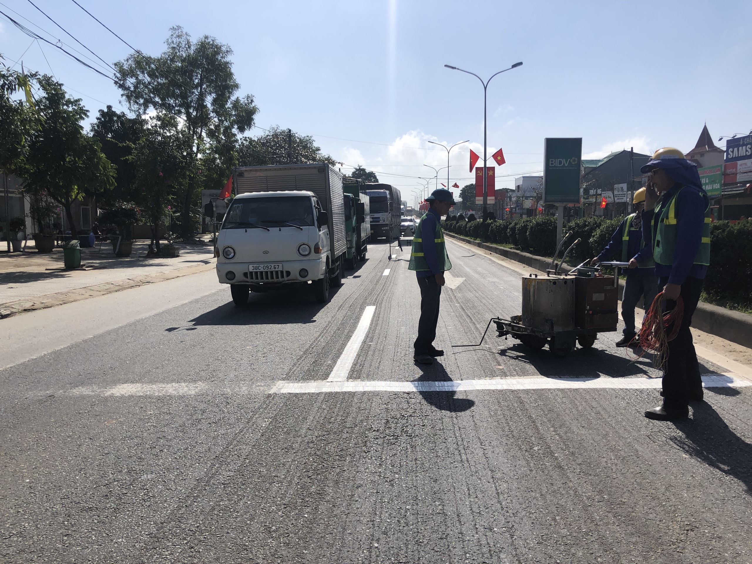 Rốt r&aacute;o khắc phục hư hỏng tr&ecirc;n QL1 qua Nghệ An, H&agrave; Tĩnh trước tết Nguy&ecirc;n đ&aacute;n- Ảnh 7.