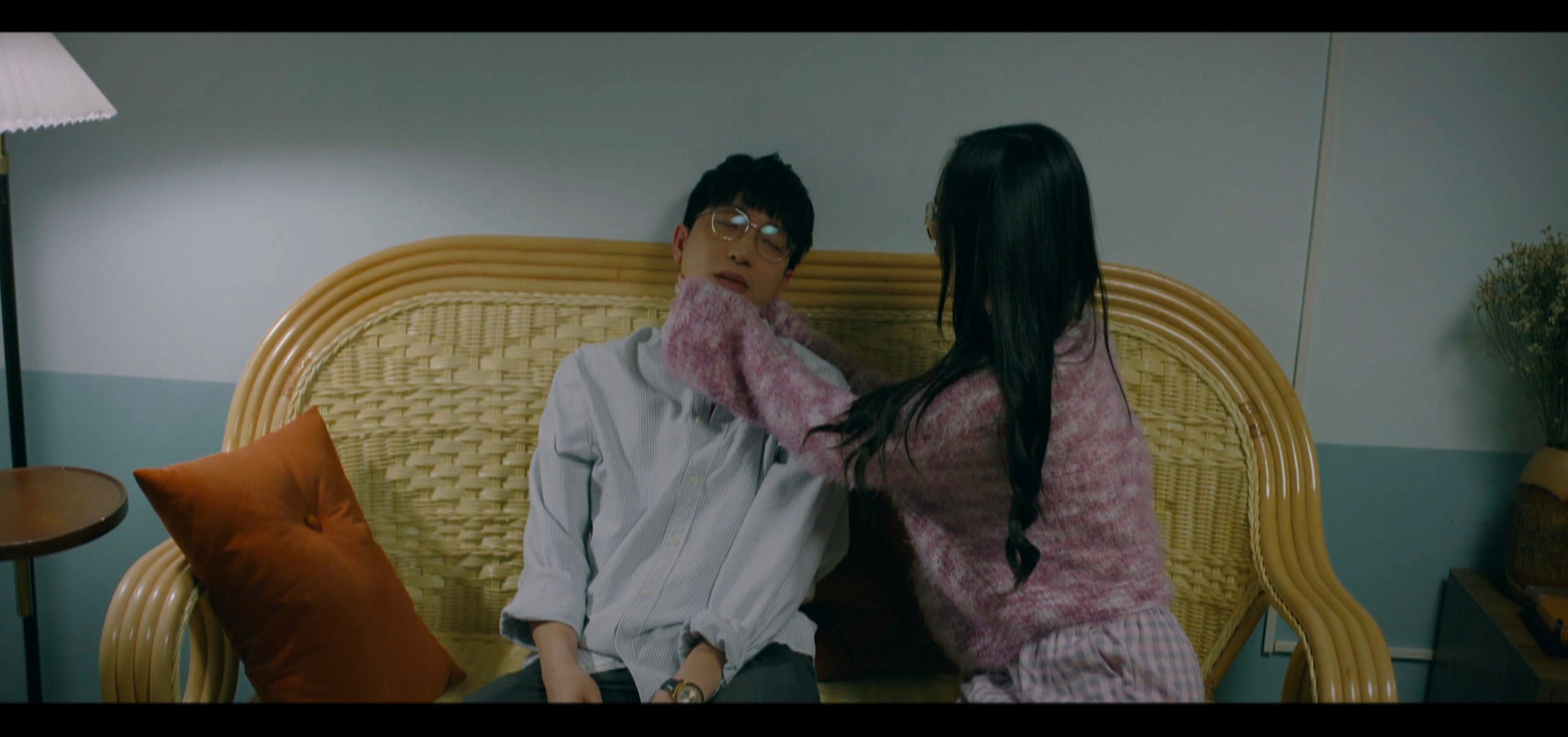 Nguyệt mủi l&ograve;ng khi chồng cũ n&iacute;u k&eacute;o.