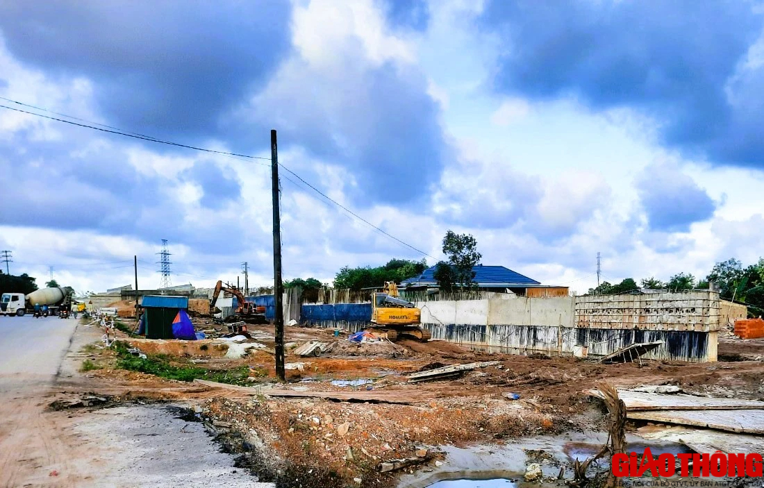 C&ocirc;ng tr&igrave;nh cầu vượt đường sắt thuộc dự &aacute;n 670 tỷ ở Huế sẽ ho&agrave;n th&agrave;nh trong năm 2024- Ảnh 1.