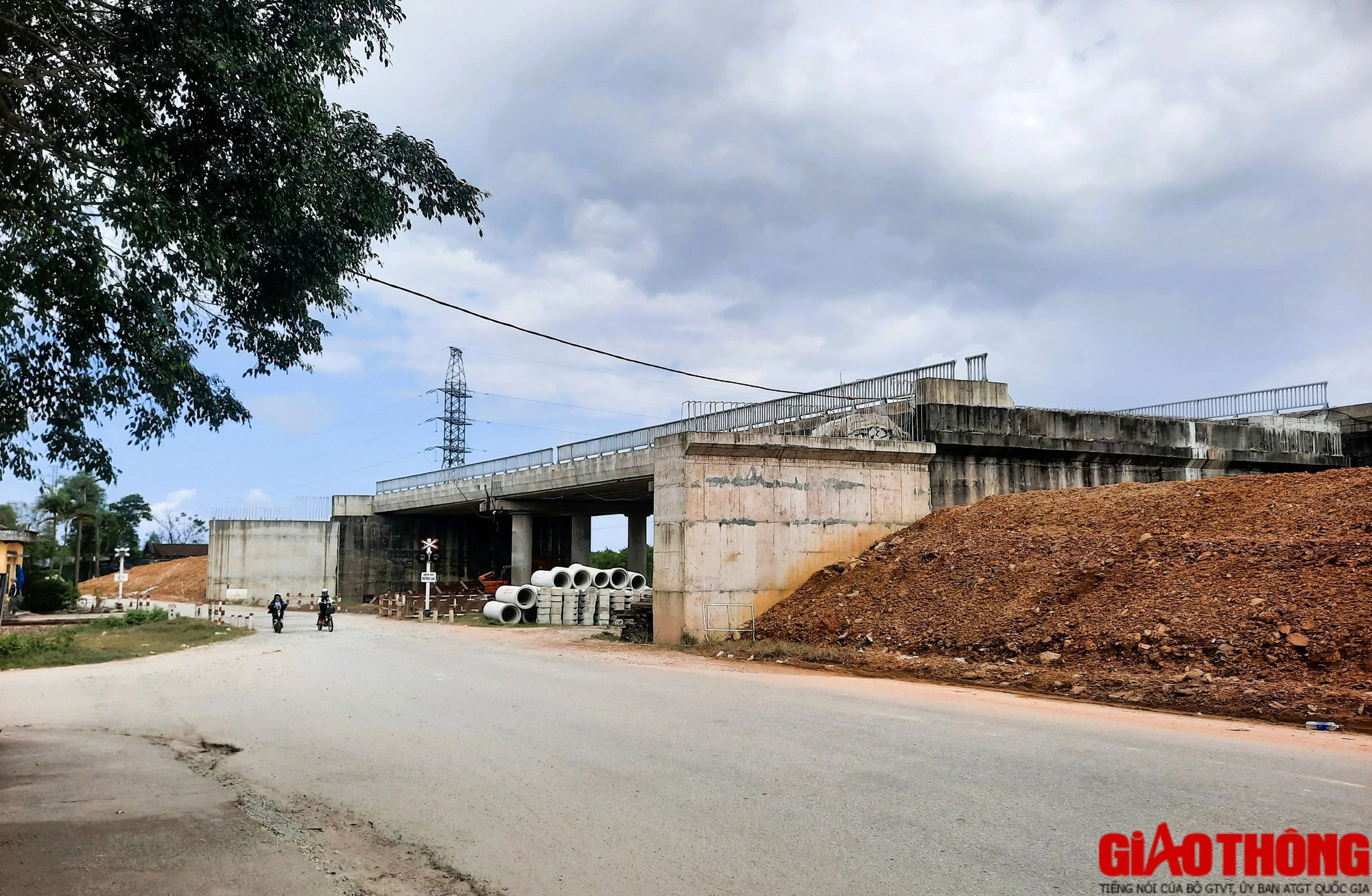 C&ocirc;ng tr&igrave;nh cầu vượt đường sắt thuộc dự &aacute;n 670 tỷ ở Huế sẽ ho&agrave;n th&agrave;nh trong năm 2024- Ảnh 5.