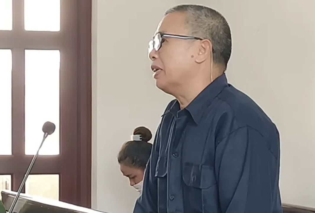 Cụ &ocirc;ng 67 tuổi d&ugrave;ng sổ đỏ giả lừa đảo 1,9 tỷ, lĩnh 17 năm t&ugrave;- Ảnh 1.