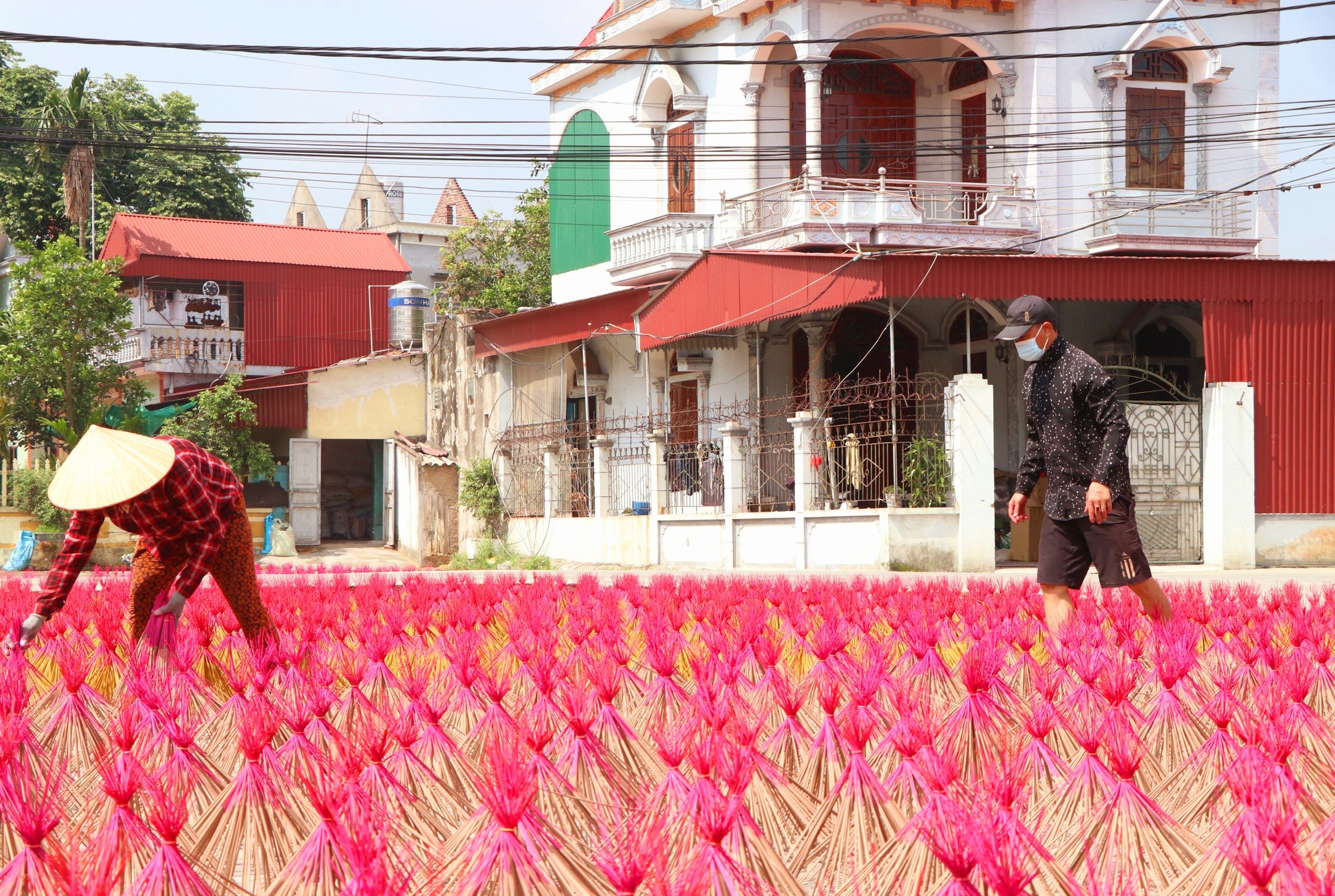 Vựa hương trăm tuổi tất bật ng&agrave;y cận Tết- Ảnh 3.