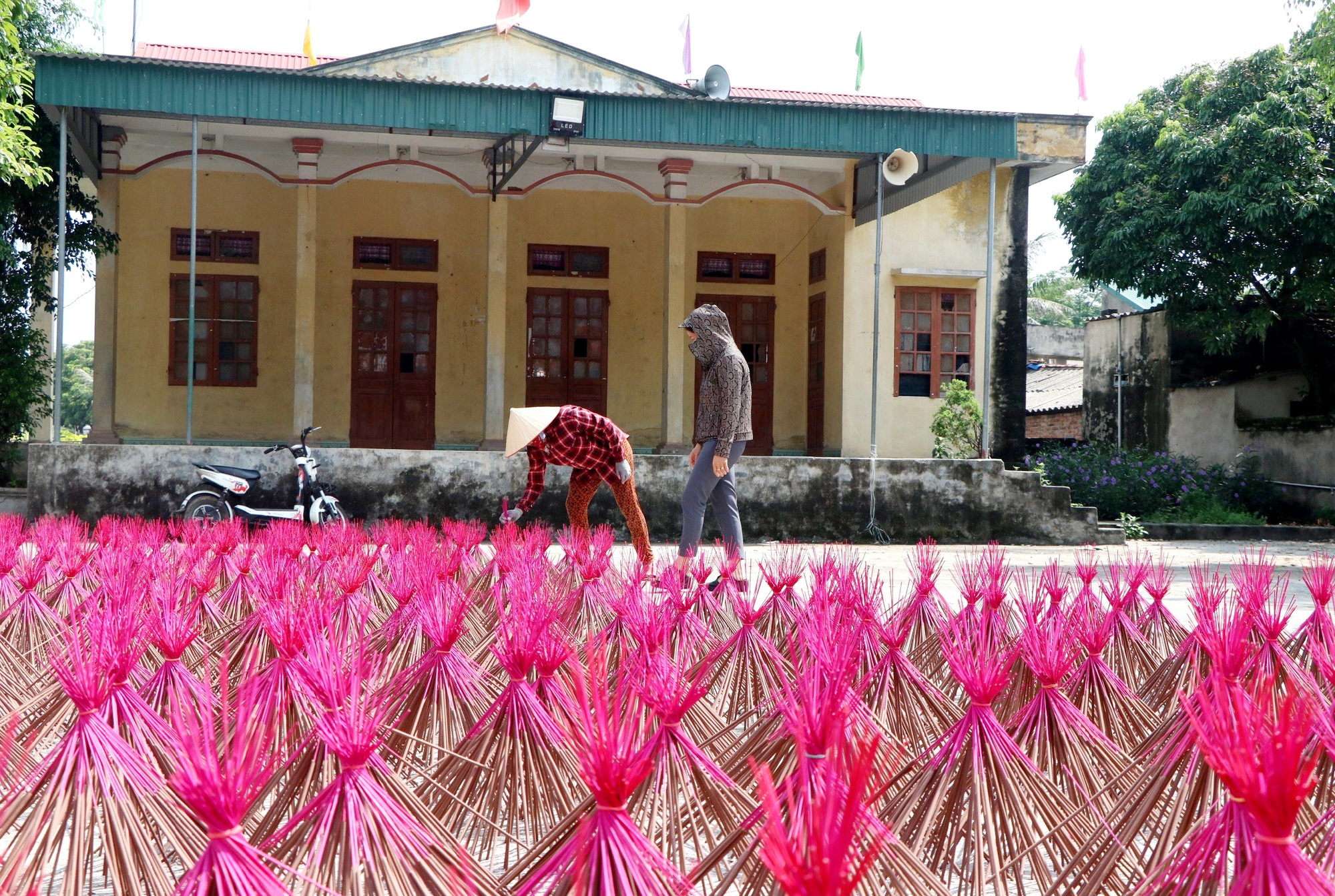 Vựa hương trăm tuổi tất bật ng&agrave;y cận Tết- Ảnh 4.