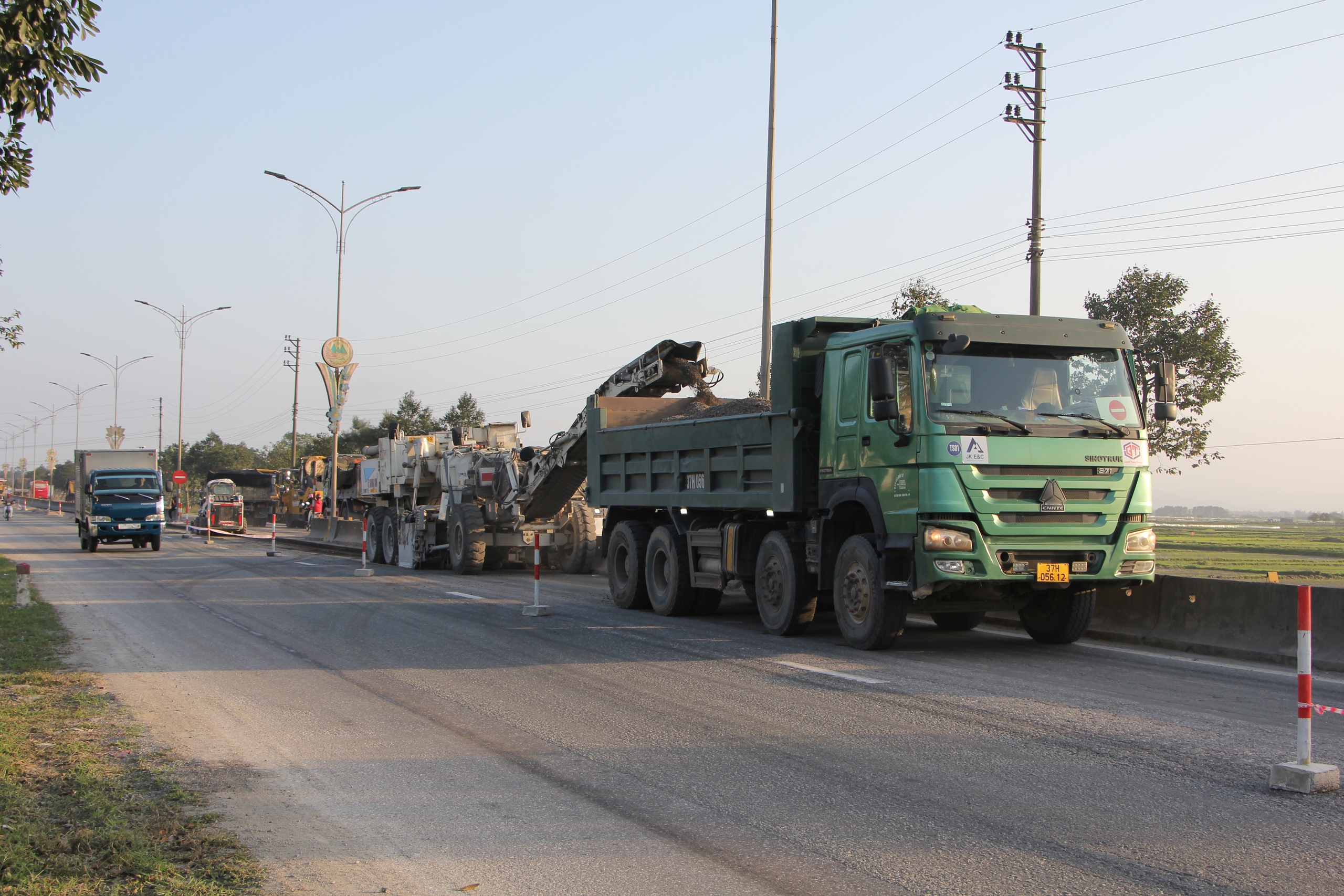 Rốt r&aacute;o khắc phục hư hỏng tr&ecirc;n QL1 qua Nghệ An, H&agrave; Tĩnh trước tết Nguy&ecirc;n đ&aacute;n- Ảnh 6.