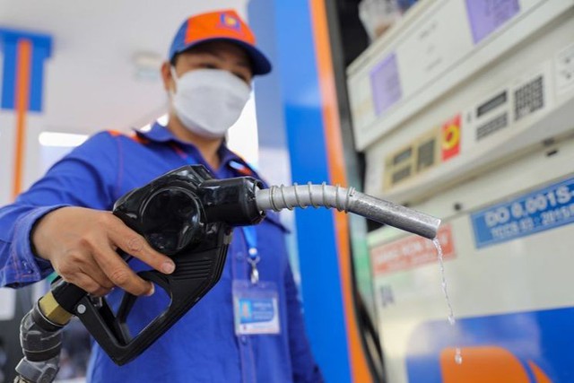 Thủ tướng y&ecirc;u cầu bảo đảm cung ứng đủ xăng dầu dịp Tết - Ảnh 1.