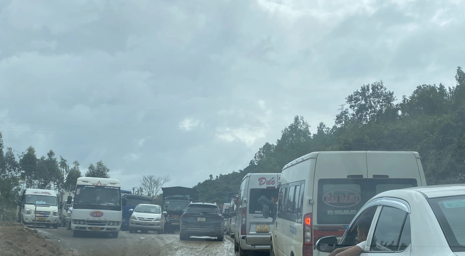 Khẩn trương khắc phục sình lún gây tắc đường ở đèo An Khê- Ảnh 5. Khẩn trương khắc phục sình lún gây tắc đường ở đèo An Khê- Ảnh 5.