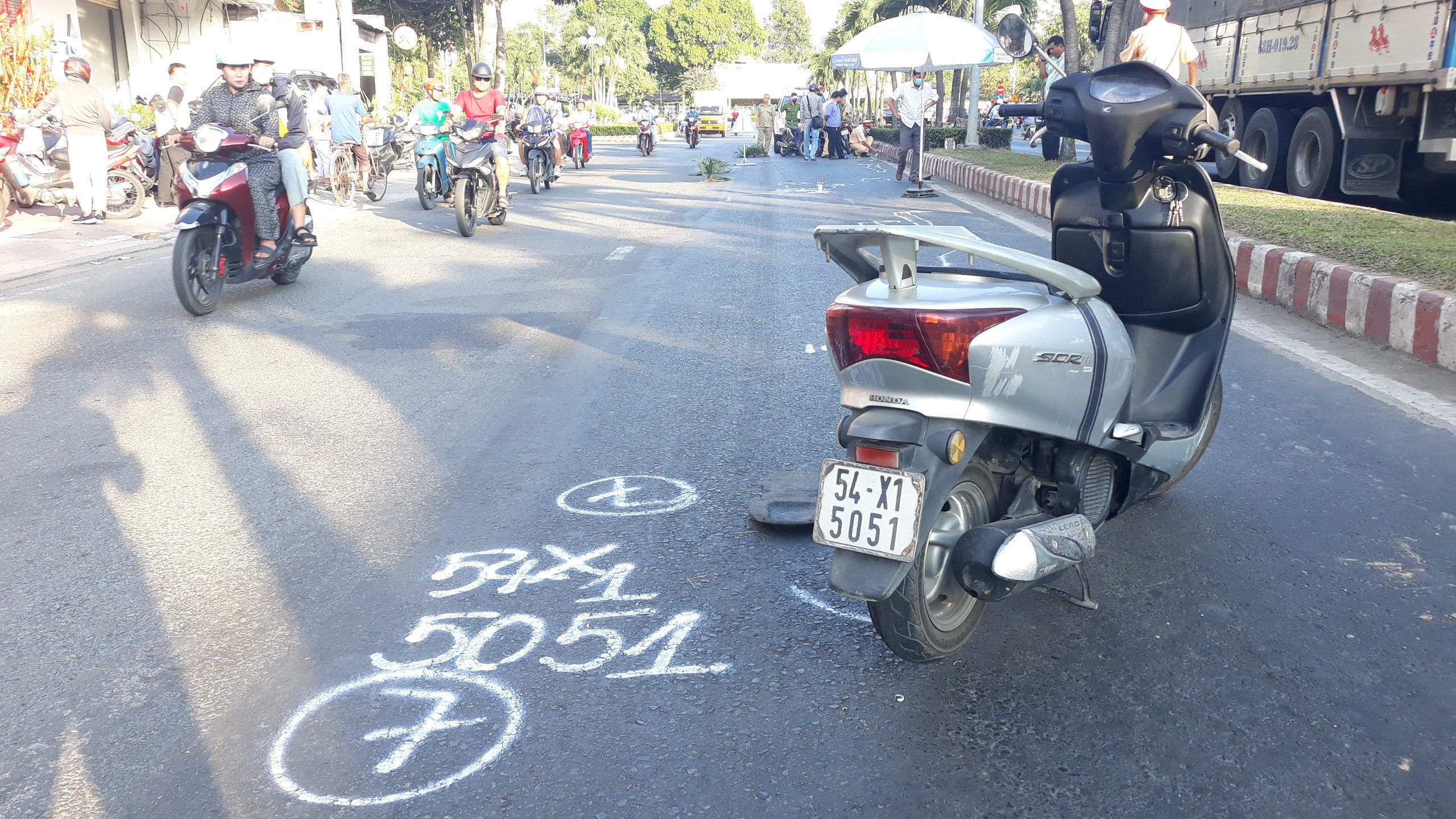 Vĩnh Long: Người đàn ông tử vong sau cú va vào dải phân cách- Ảnh 1. Vĩnh Long: Người đàn ông tử vong sau cú va vào dải phân cách- Ảnh 1.