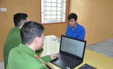 Thu&ecirc; c&aacute;c con nghiện l&agrave;m c&ocirc;ng nh&acirc;n rồi trả lương bằng ma t&uacute;y- Ảnh 2.