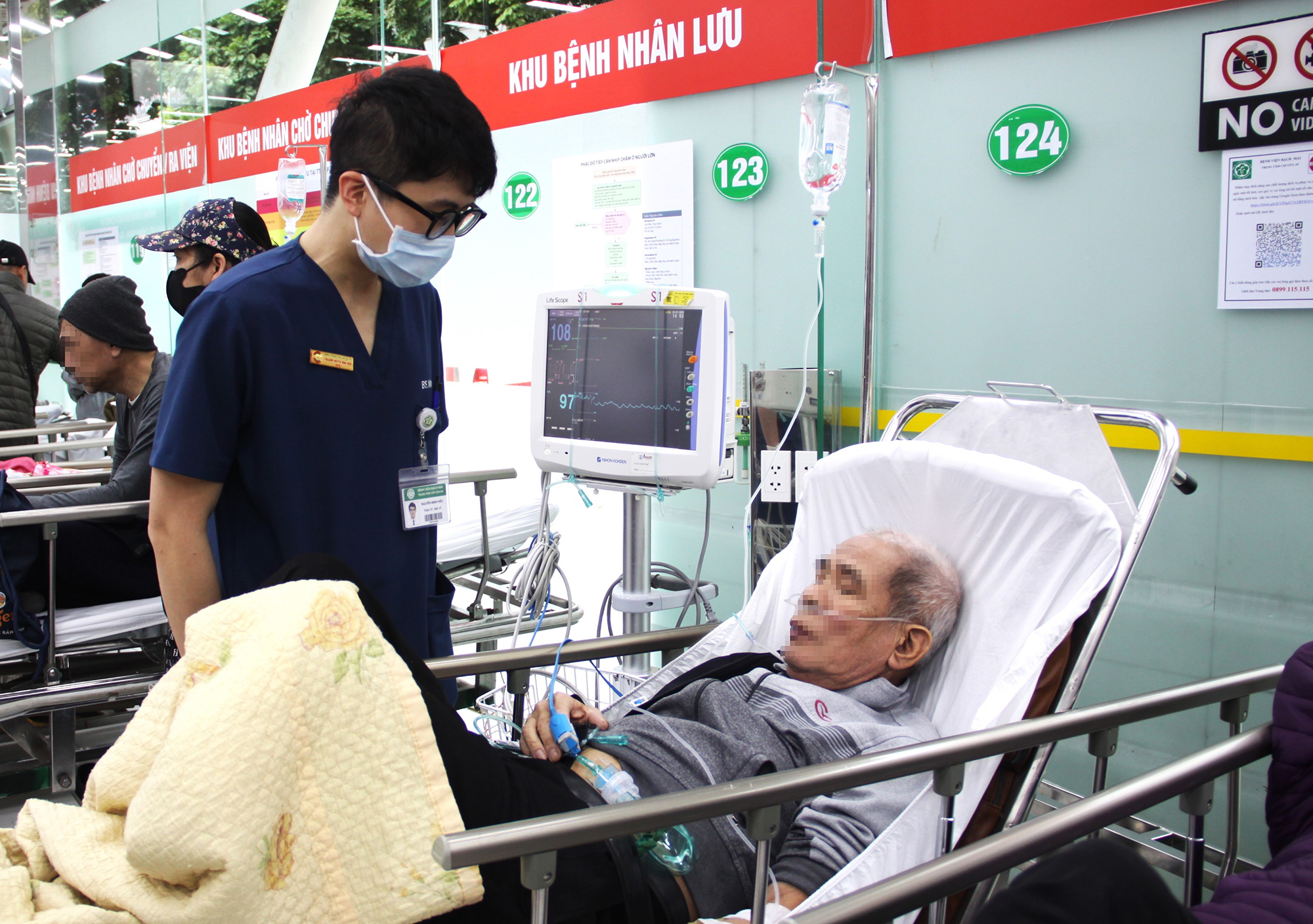 Đề ph&ograve;ng đột quỵ, m&eacute;o miệng những ng&agrave;y r&eacute;t đậm- Ảnh 1.