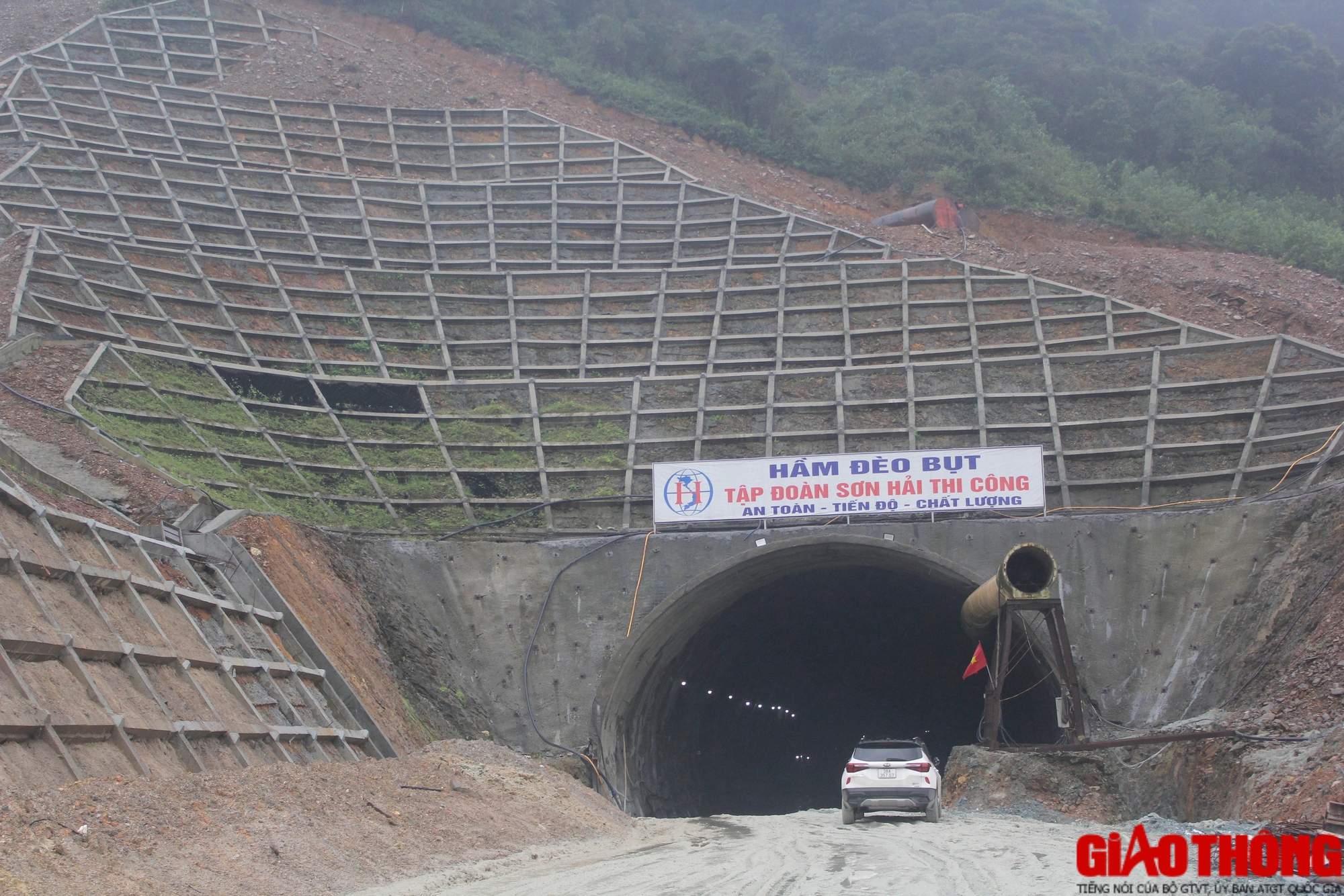 Đốt lửa, dựng lều tr&aacute;nh r&eacute;t l&agrave;m cao tốc Bắc - Nam những ng&agrave;y cuối năm- Ảnh 4.