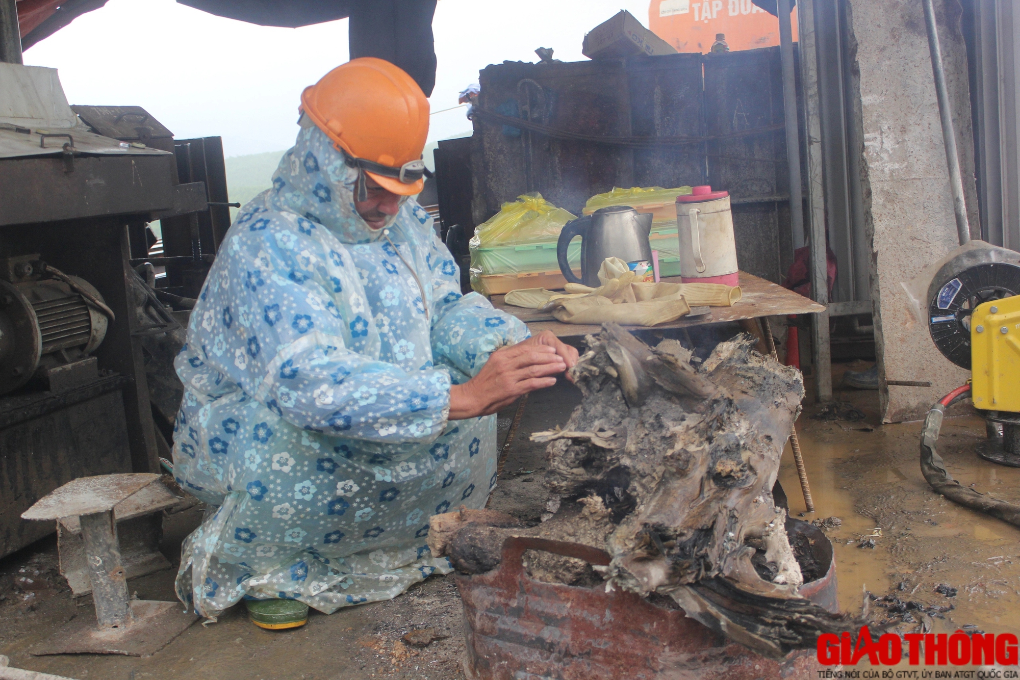 Đốt lửa, dựng lều tr&aacute;nh r&eacute;t l&agrave;m cao tốc Bắc - Nam những ng&agrave;y cuối năm- Ảnh 5.