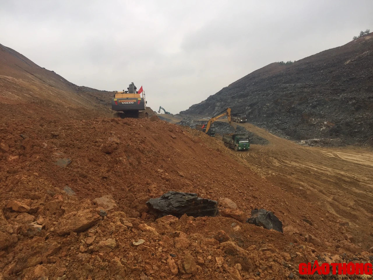 Đốt lửa, dựng lều tr&aacute;nh r&eacute;t l&agrave;m cao tốc Bắc - Nam những ng&agrave;y cuối năm- Ảnh 7.