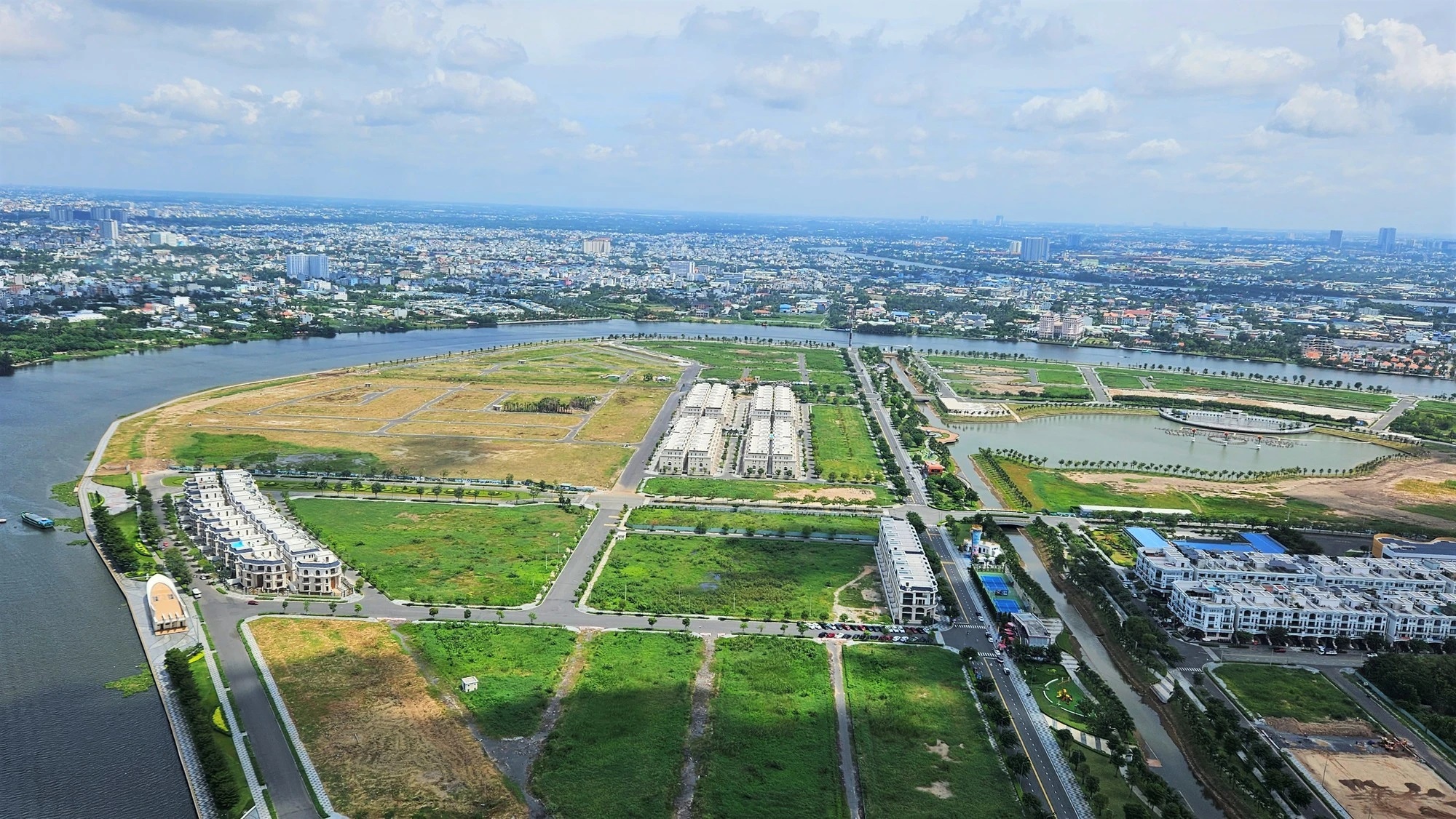 Luật Đất đai sửa đổi: Hội đồng thẩm định giá đất gồm những ai?- Ảnh 1. Luật Đất đai sửa đổi: Hội đồng thẩm định giá đất gồm những ai?- Ảnh 1.