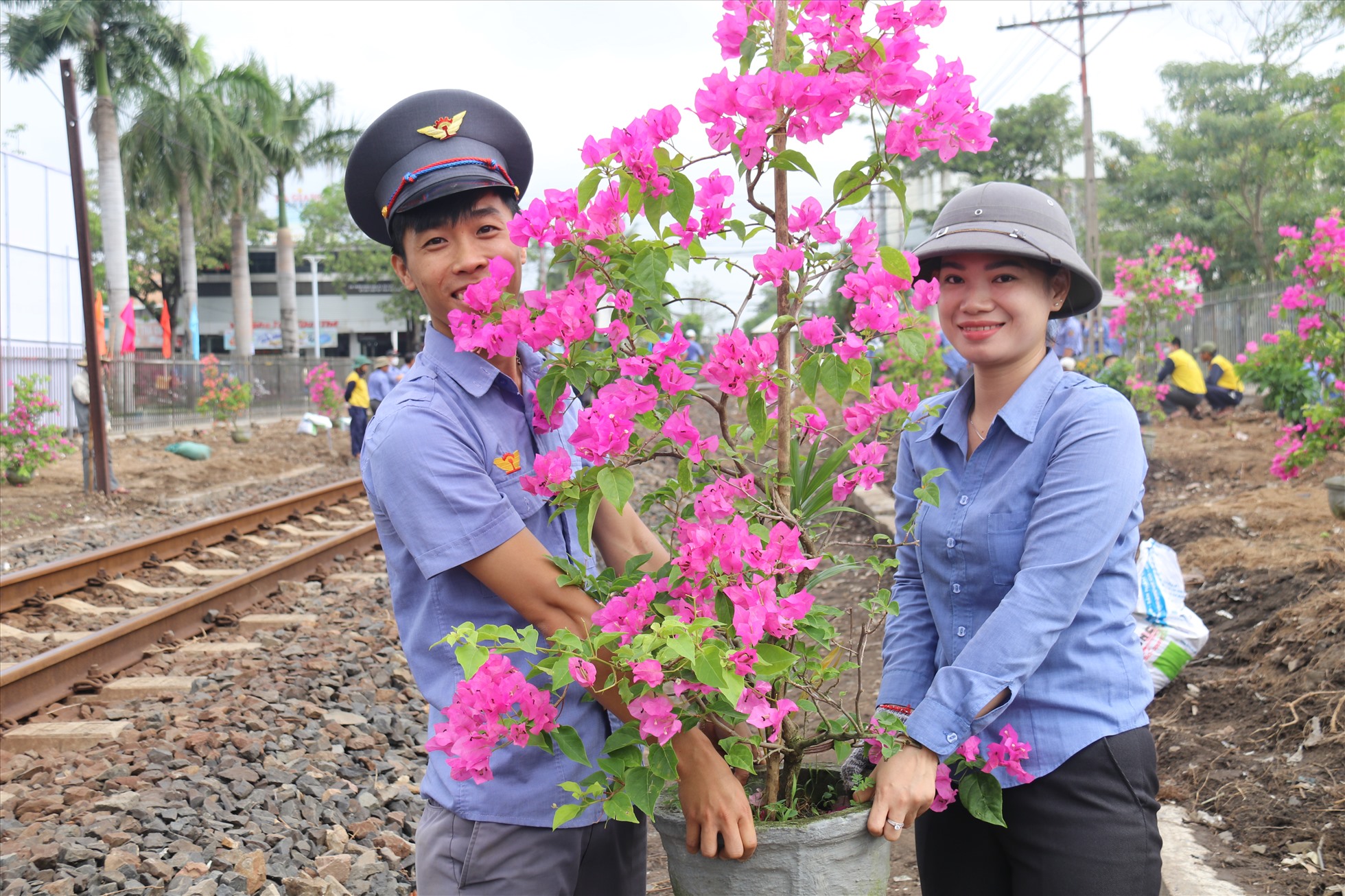 Phong tr&agrave;o &ldquo;Đường t&agrave;u - Đường hoa&rdquo; kết nối &ldquo;Sắc xanh một dải xứ Trầm&rdquo;- Ảnh 3.