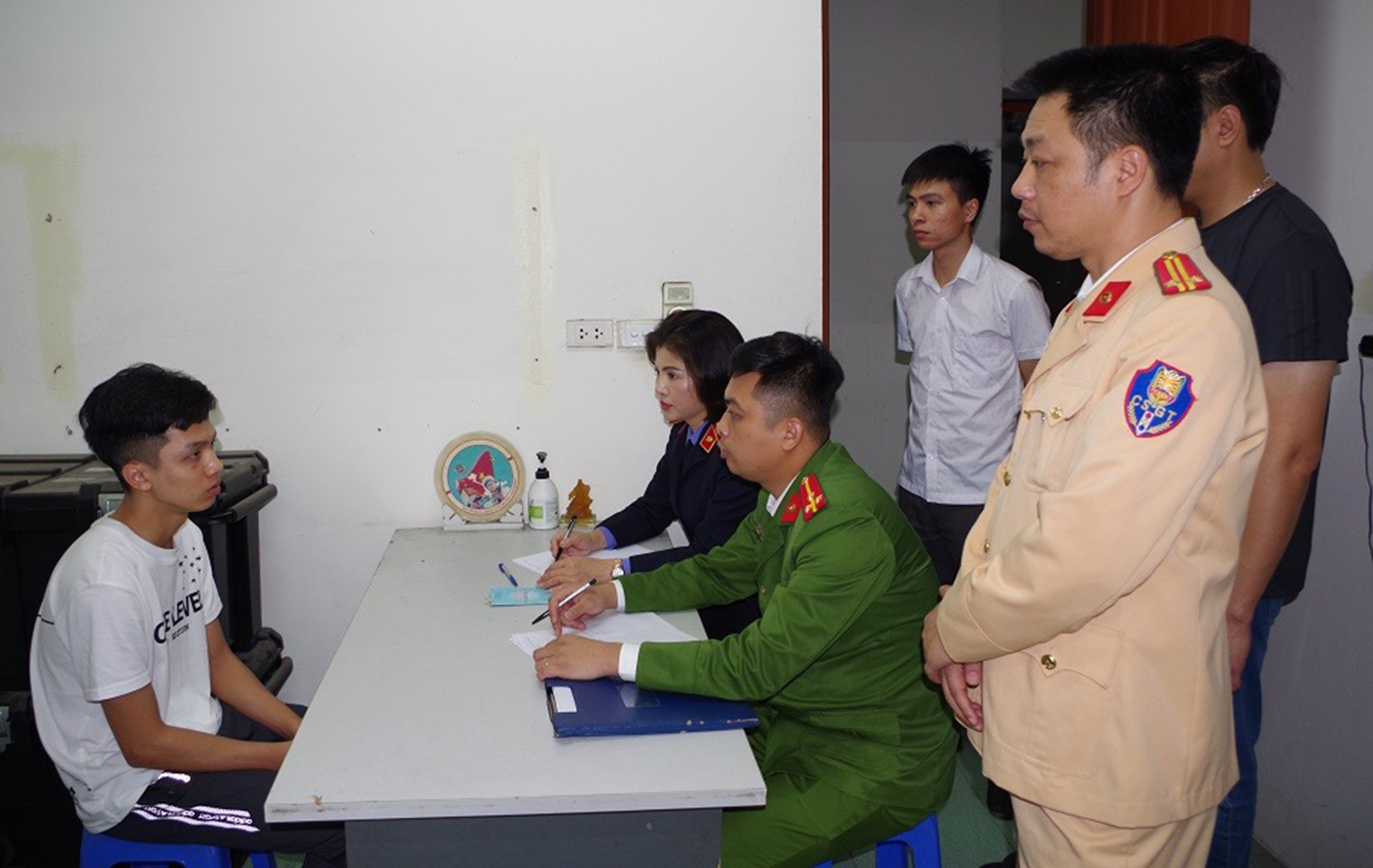 Đường đến trại giam của t&agrave;i xế &ldquo;sai một ly, đi một dặm&rdquo;- Ảnh 1.