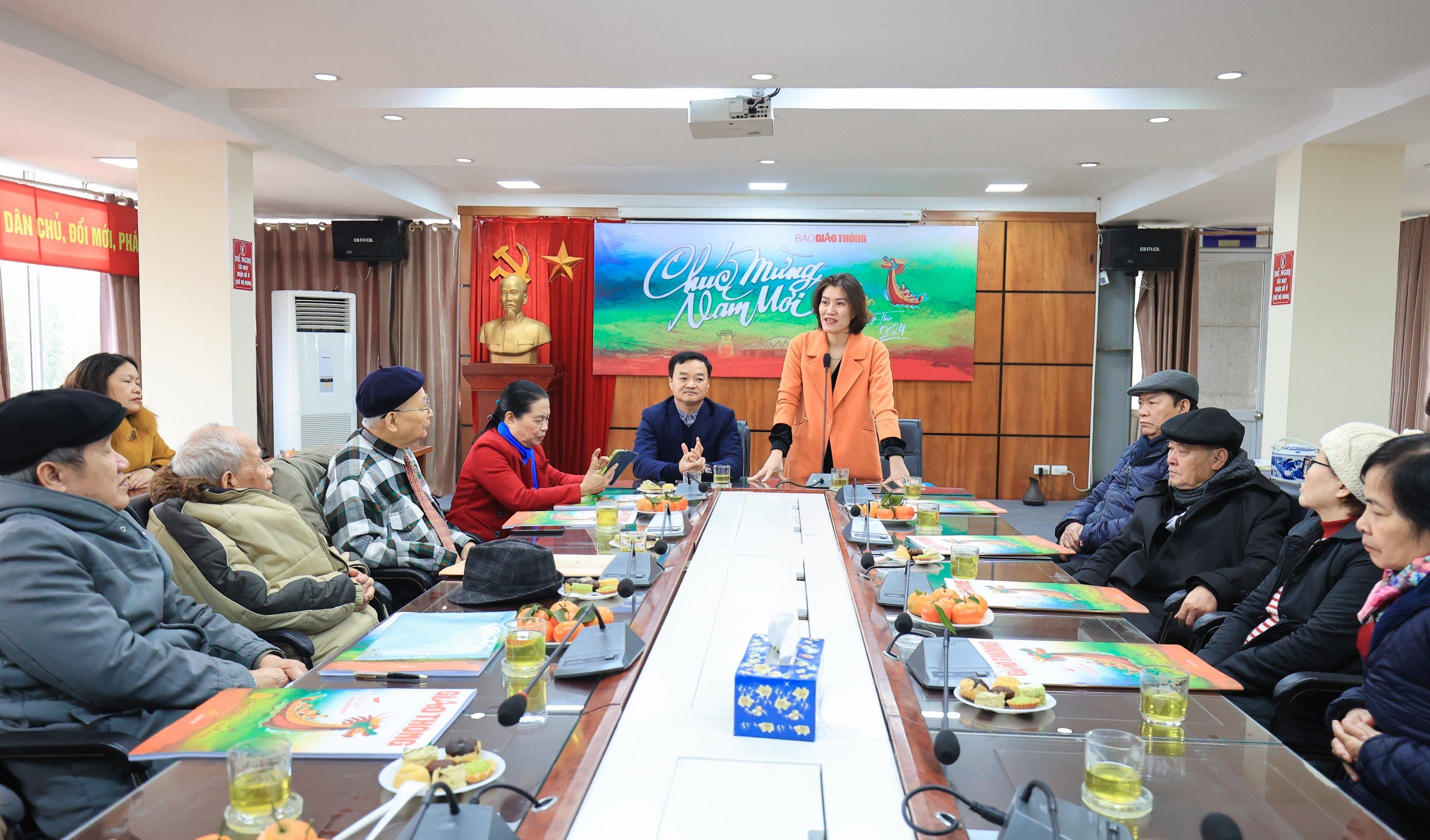 B&aacute;o Giao th&ocirc;ng gặp mặt, ch&uacute;c Tết c&aacute;n bộ hưu tr&iacute; nh&acirc;n dịp Xu&acirc;n Gi&aacute;p Th&igrave;n- Ảnh 7.