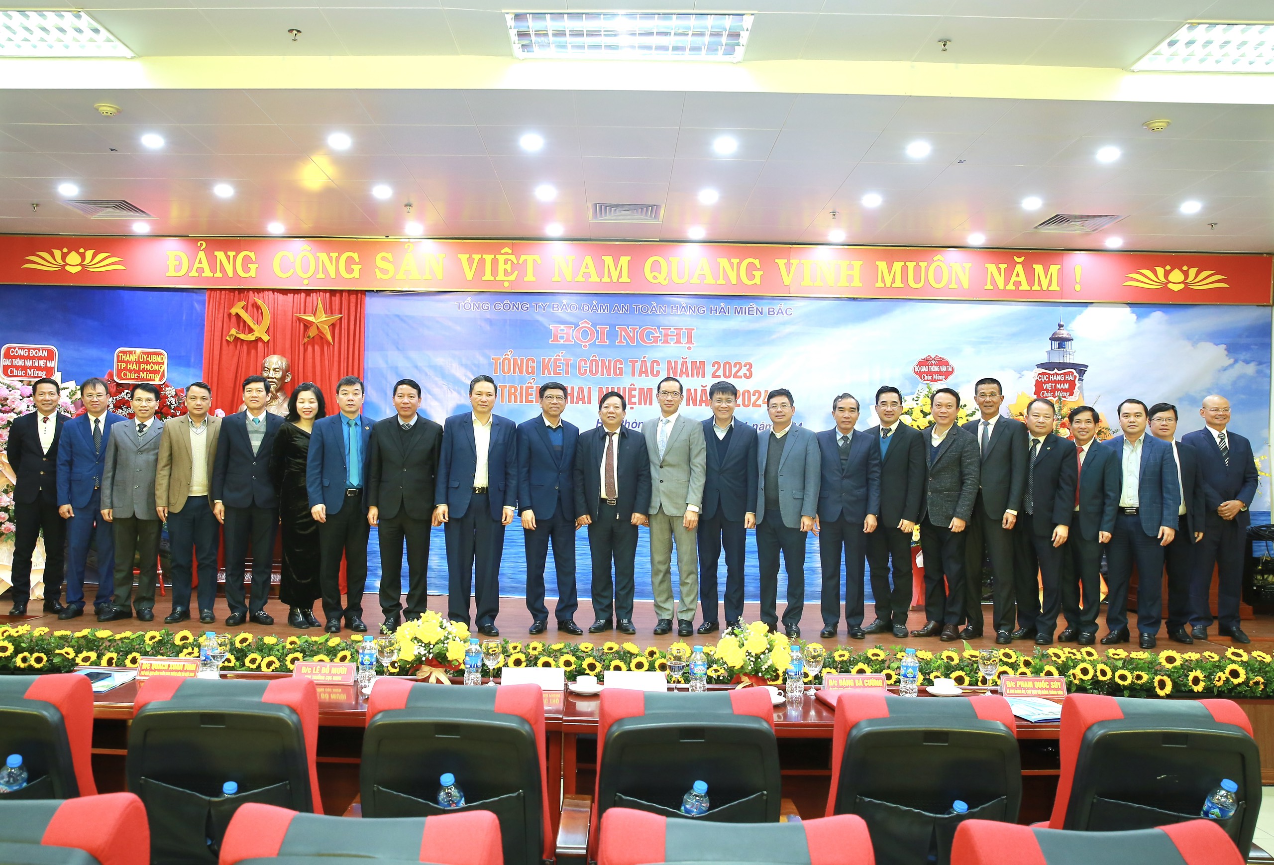Hải Ph&ograve;ng tặng bằng khen cho C&ocirc;ng ty Bảo đảm an to&agrave;n h&agrave;ng hải miền Bắc- Ảnh 1.