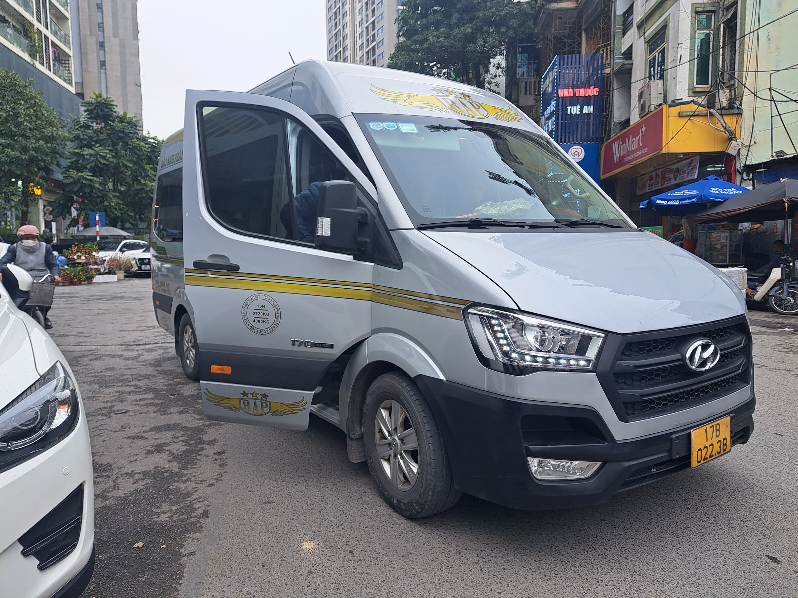 H&agrave; Nội: Cận Tết xe d&ugrave;, bến c&oacute;c lại bủa v&acirc;y bến Mỹ Đ&igrave;nh- Ảnh 3.