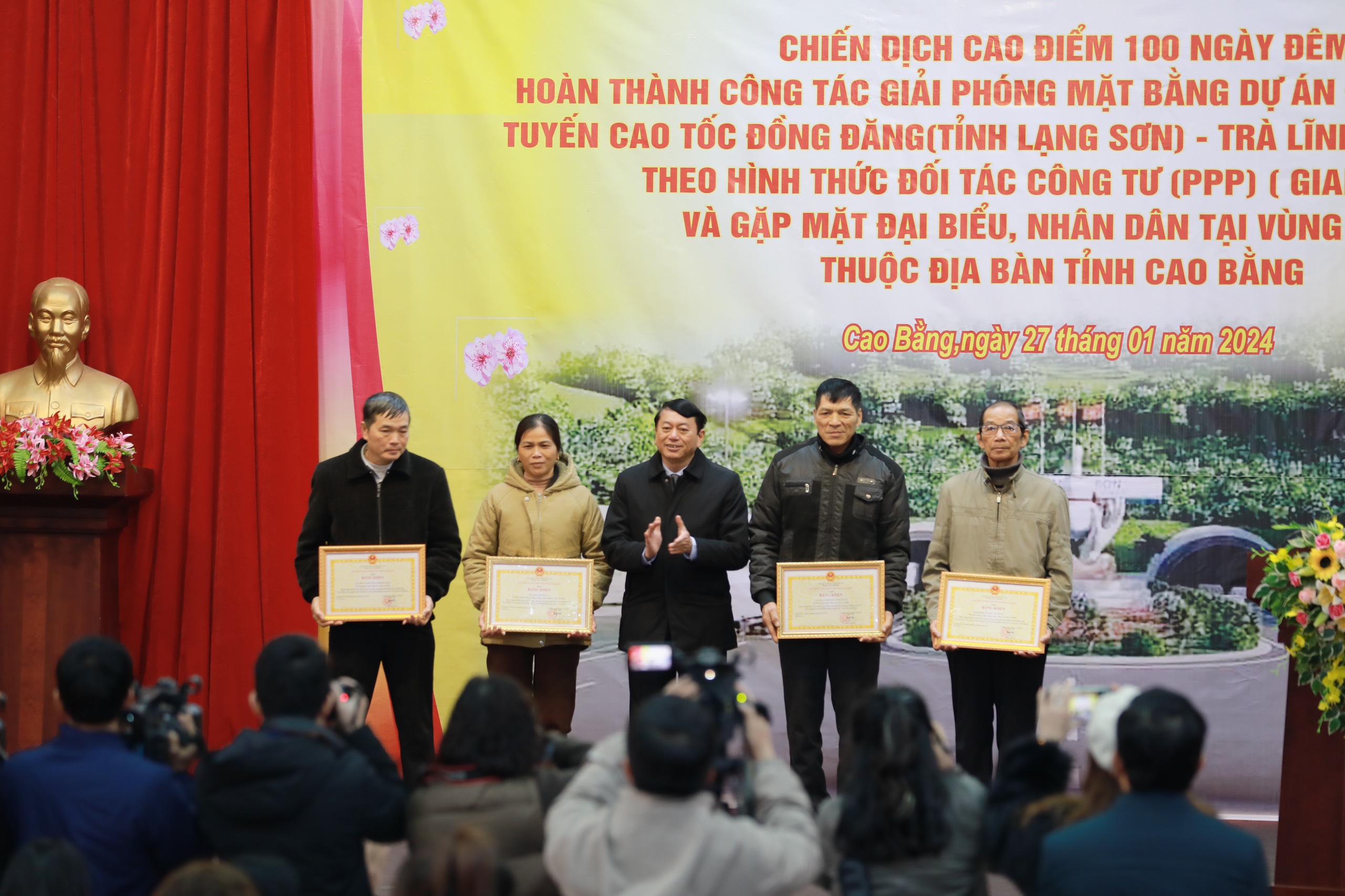 Chiến dịch 100 ng&agrave;y đ&ecirc;m ho&agrave;n th&agrave;nh GPMB dự &aacute;n cao tốc Đồng Đăng - Tr&agrave; Lĩnh- Ảnh 2.