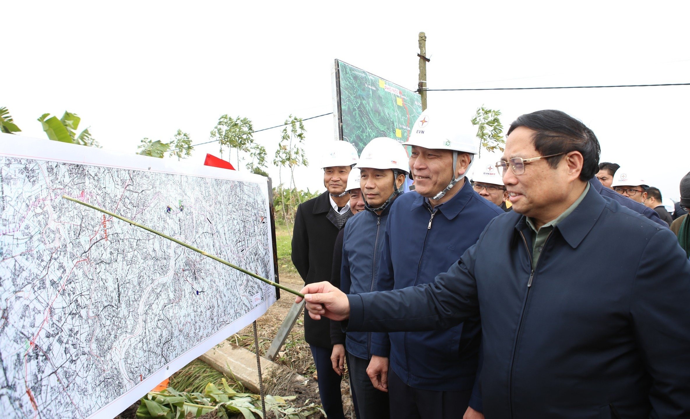 Thủ tướng: Làm việc xuyên Tết để đường dây 500kV mạch 3 hoàn thành đúng tiến độ- Ảnh 1. Thủ tướng: Làm việc xuyên Tết để đường dây 500kV mạch 3 hoàn thành đúng tiến độ- Ảnh 1.