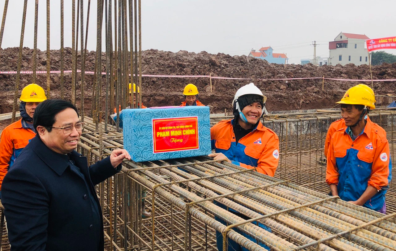 Thủ tướng: Làm việc xuyên Tết để đường dây 500kV mạch 3 hoàn thành đúng tiến độ- Ảnh 3. Thủ tướng: Làm việc xuyên Tết để đường dây 500kV mạch 3 hoàn thành đúng tiến độ- Ảnh 3.