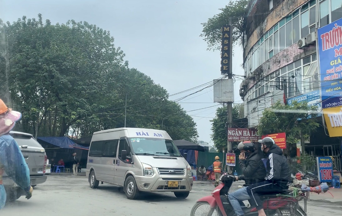 H&agrave; Nội: Cận Tết xe d&ugrave;, bến c&oacute;c lại bủa v&acirc;y bến Mỹ Đ&igrave;nh- Ảnh 5.