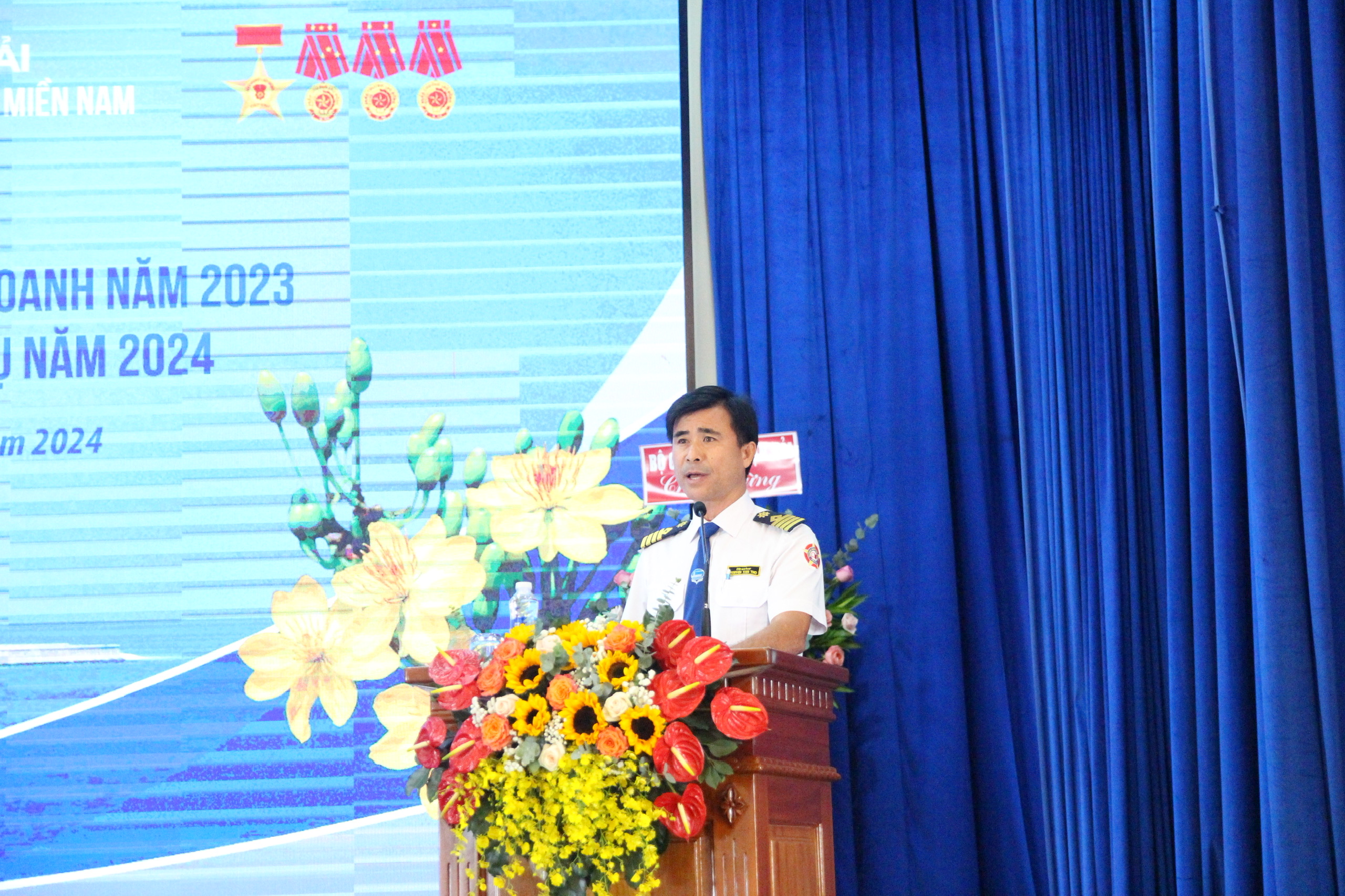 Hoa ti&ecirc;u h&agrave;ng hải khu vực I dẫn hơn 15 ngh&igrave;n lượt t&agrave;u đảm bảo tuyệt đối an to&agrave;n- Ảnh 1.