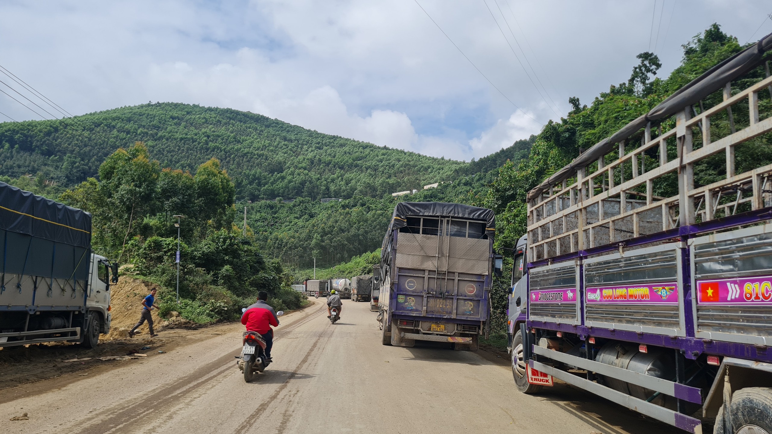 Khắc phục s&igrave;nh l&uacute;n, thảm đường đ&egrave;o An Kh&ecirc; sau loạt sự cố g&acirc;y &aacute;ch tắc giao th&ocirc;ng- Ảnh 8.