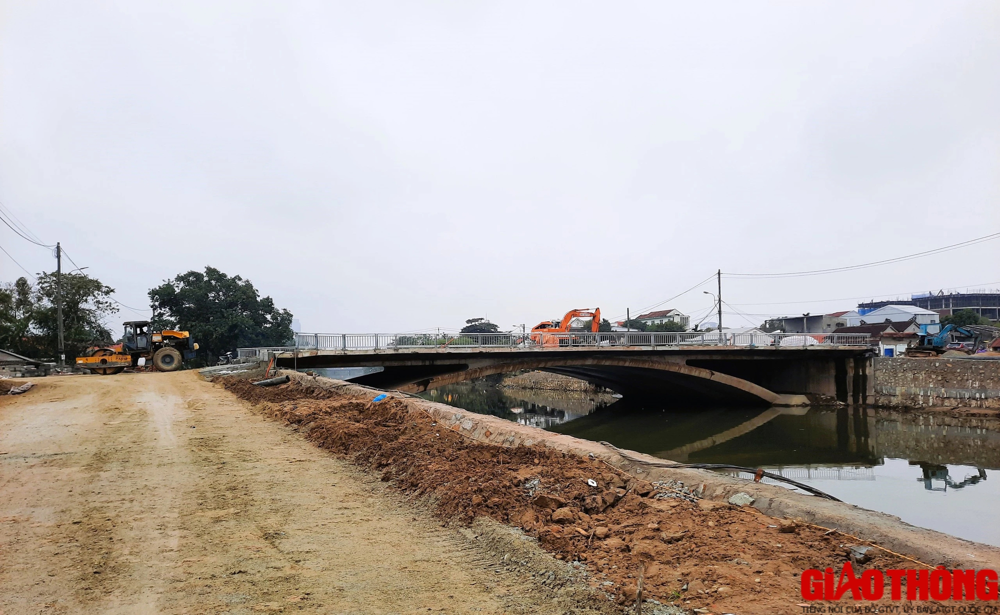 Cầu hơn 100 tỷ dở dang ở Huế th&ocirc;ng mặt bằng, hẹn ng&agrave;y c&aacute;n đ&iacute;ch- Ảnh 1.