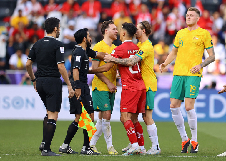 Asian Cup: Hủy diệt Indonesia, Australia lấy vé đầu tiên vào tứ kết - Ảnh 1. Asian Cup: Hủy diệt Indonesia, Australia lấy vé đầu tiên vào tứ kết - Ảnh 1.