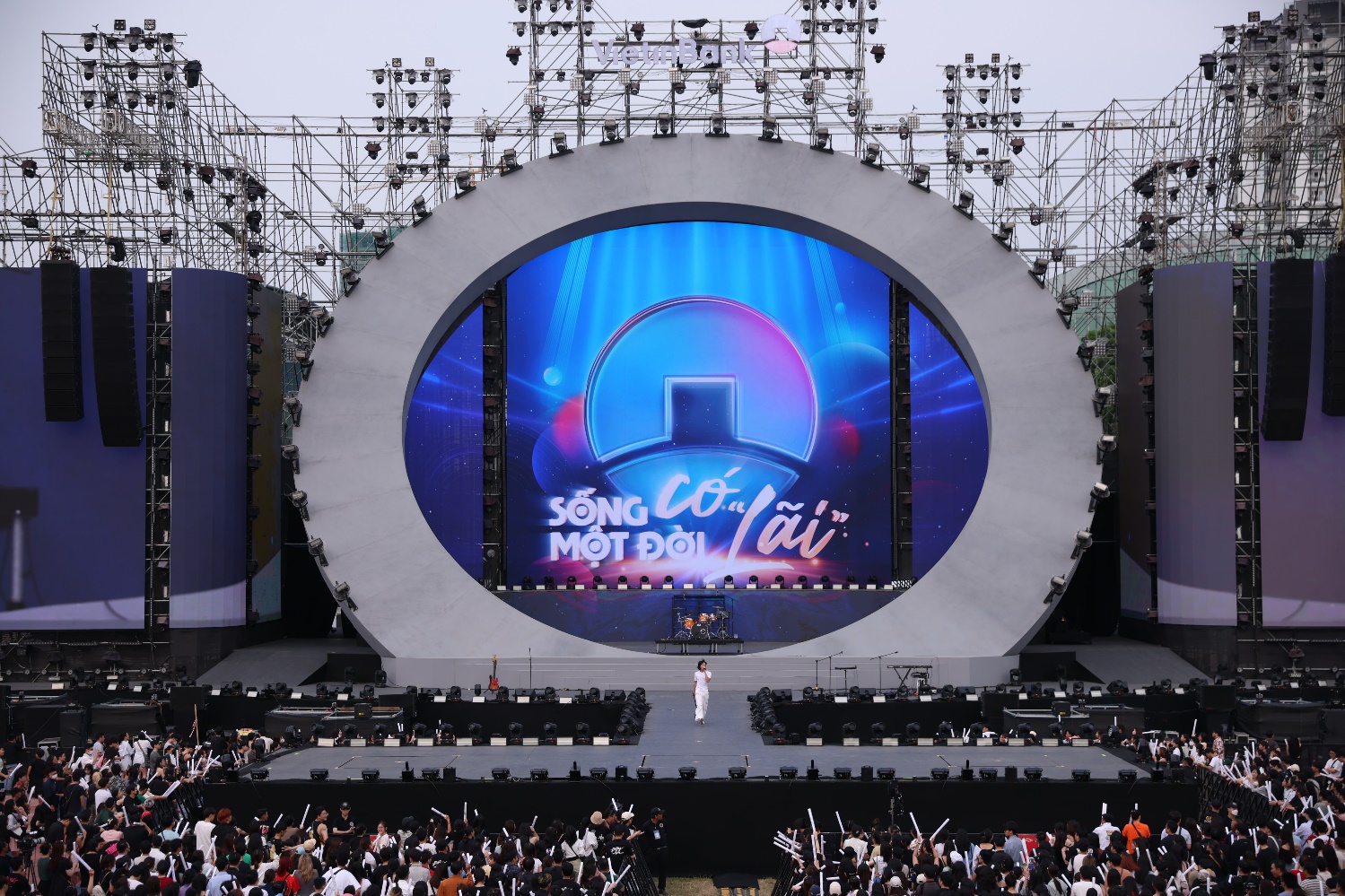 25 nghìn khán giả tham gia concert Sống một đời có 25 nghìn khán giả tham gia concert Sống một đời có