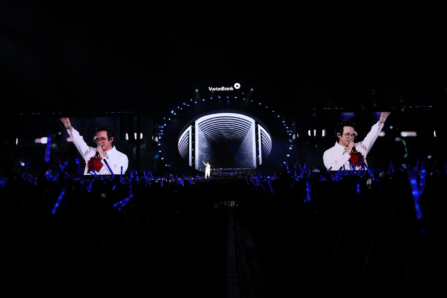 25 nghìn khán giả tham gia concert Sống một đời có 25 nghìn khán giả tham gia concert Sống một đời có