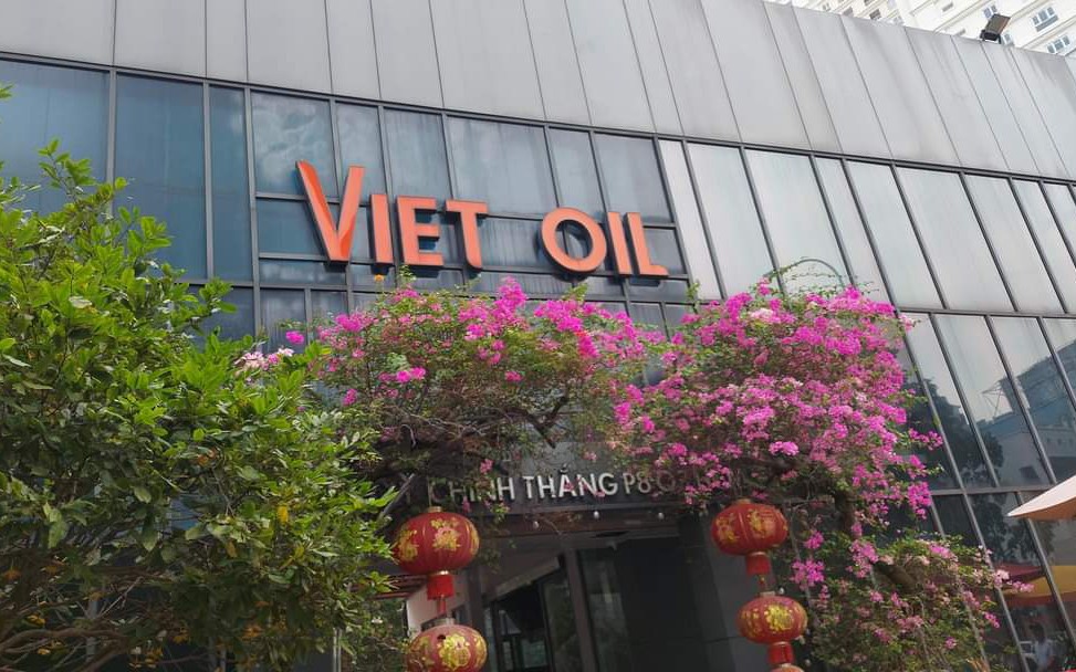Xuy&ecirc;n Việt Oil v&agrave; Hải H&agrave; Petro bị dừng th&ocirc;ng quan xăng dầu