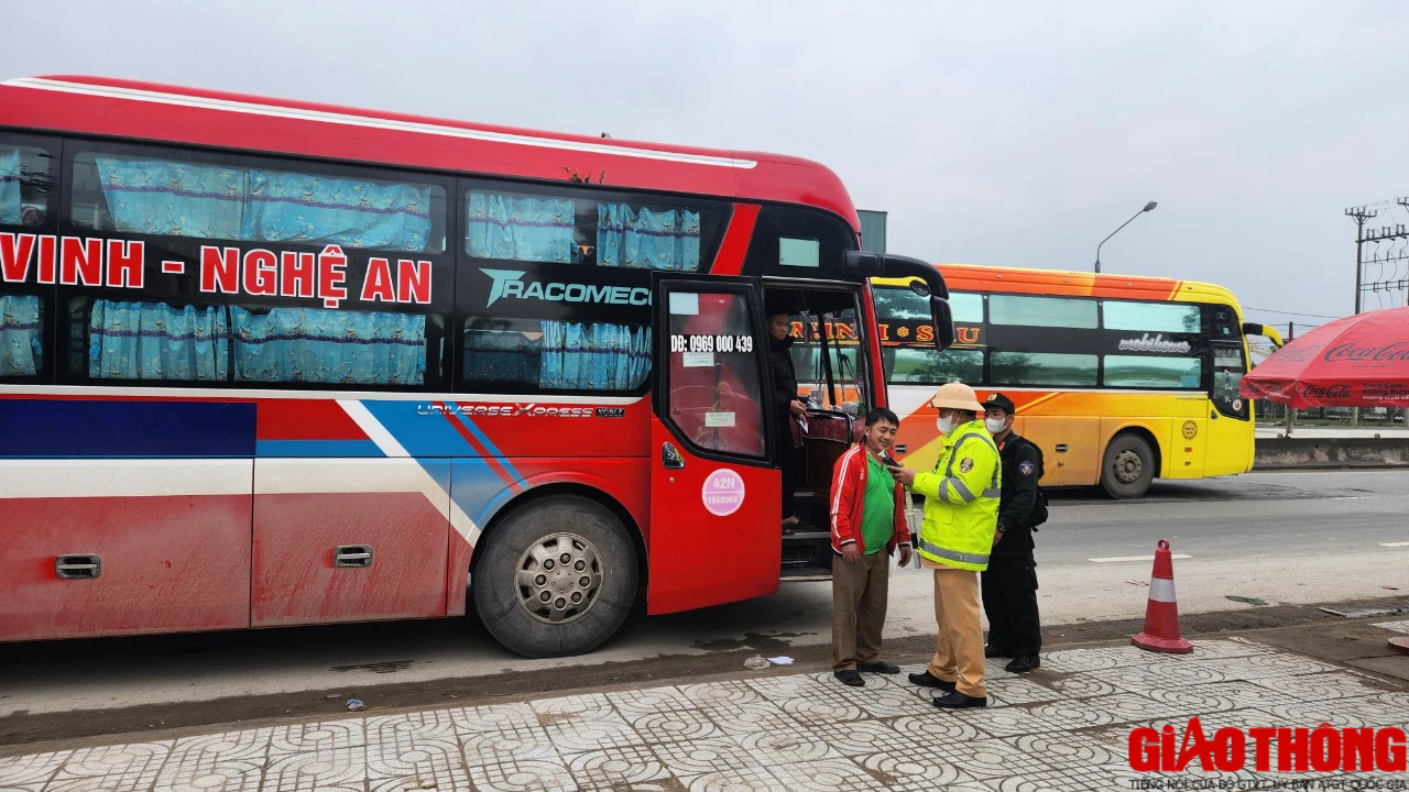 Hà Tĩnh: CSGT kiểm soát ngày đêm, người vi phạm nồng độ cồn giảm dần- Ảnh 1. Hà Tĩnh: CSGT kiểm soát ngày đêm, người vi phạm nồng độ cồn giảm dần- Ảnh 1.