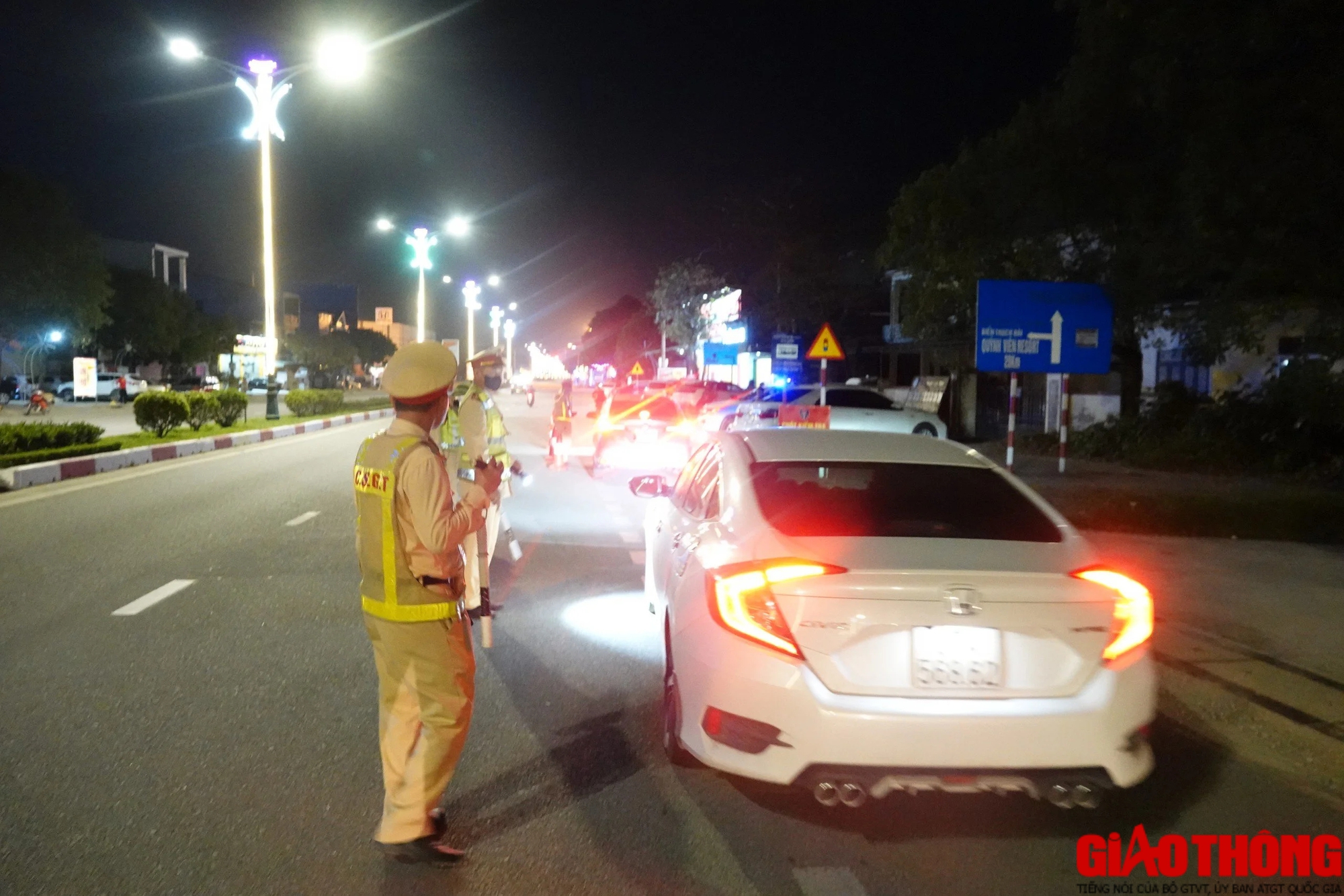 Hà Tĩnh: CSGT kiểm soát ngày đêm, người vi phạm nồng độ cồn giảm dần- Ảnh 5. Hà Tĩnh: CSGT kiểm soát ngày đêm, người vi phạm nồng độ cồn giảm dần- Ảnh 5.