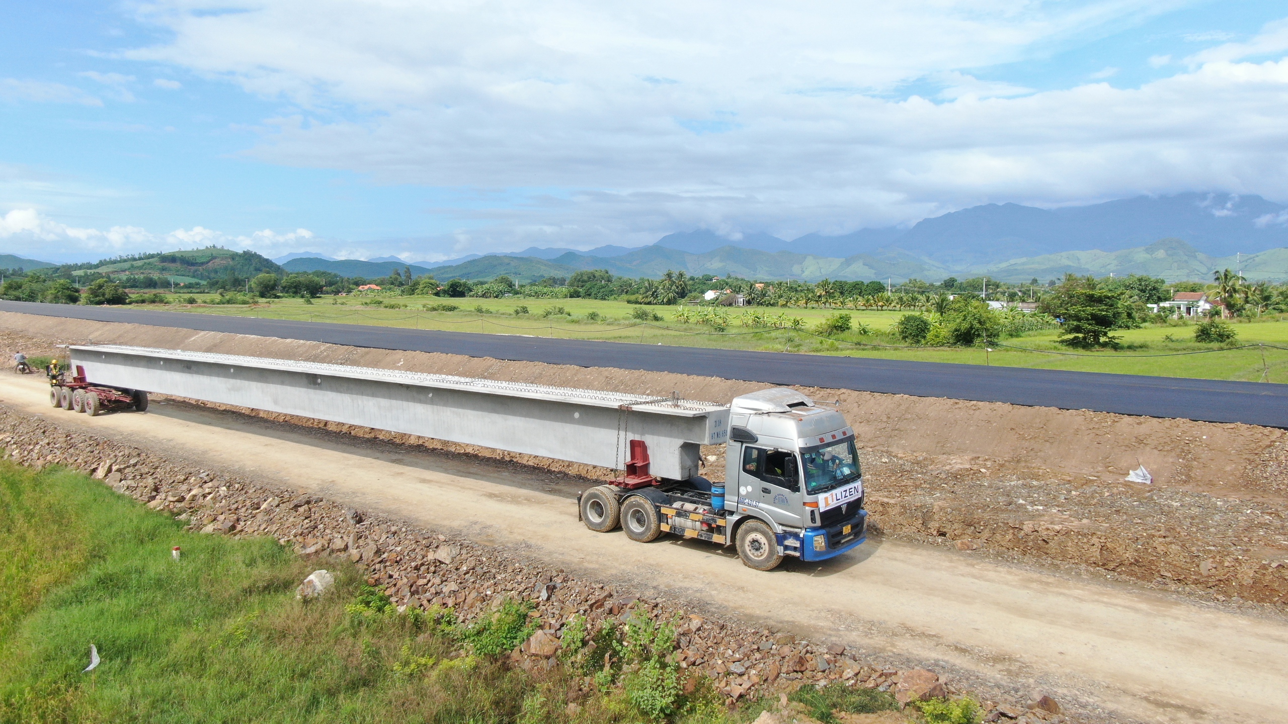 Tranh thủ thời tiết thuận lợi đẩy tiến độ cao tốc V&acirc;n Phong - Nha Trang- Ảnh 6.