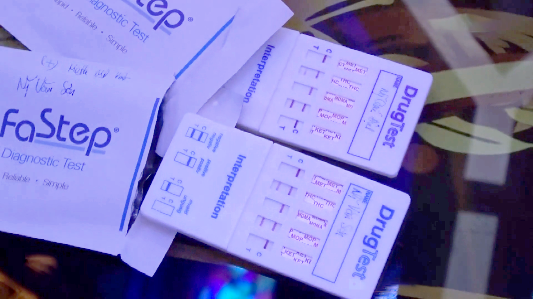 H&agrave;ng chục người dương t&iacute;nh với ma tu&yacute; trong qu&aacute;n karaoke ở Kh&aacute;nh Ho&agrave;- Ảnh 2.