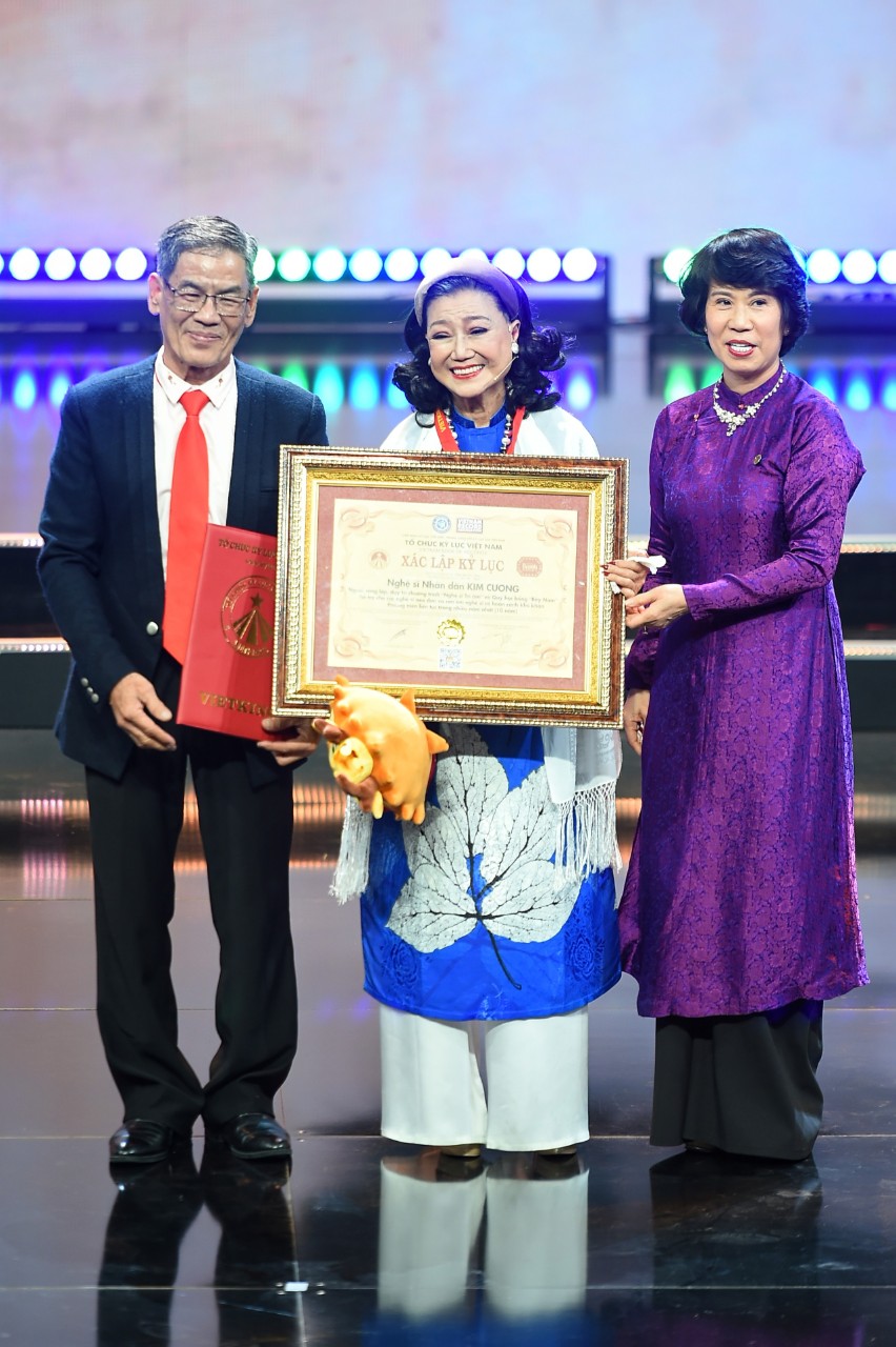 NSND Kim Cương, s&acirc;n khấu l&agrave; bến đỗ của cuộc đời- Ảnh 13.